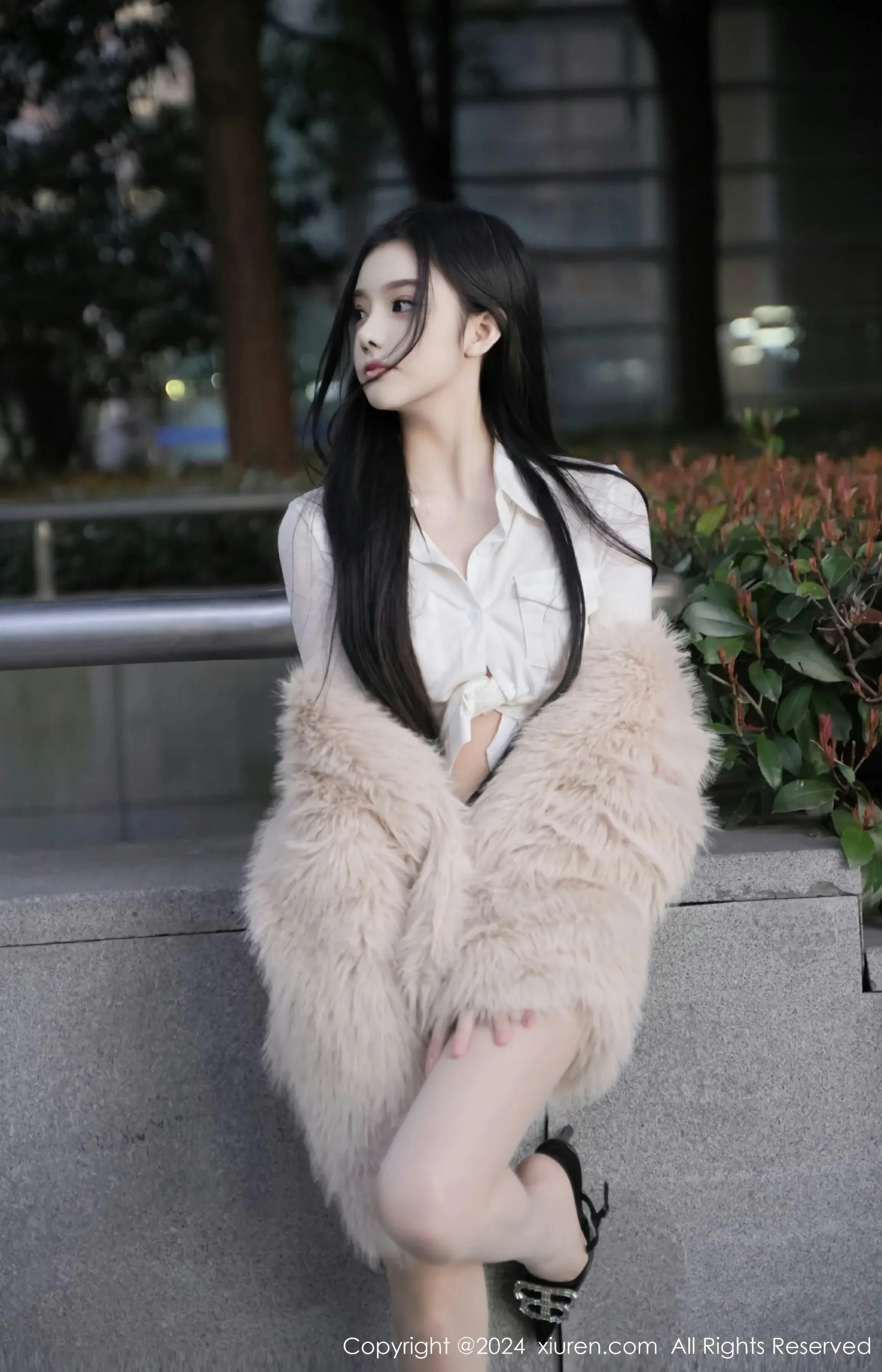 XiuRen 秀人 No.8261 龙雪儿 [77P]