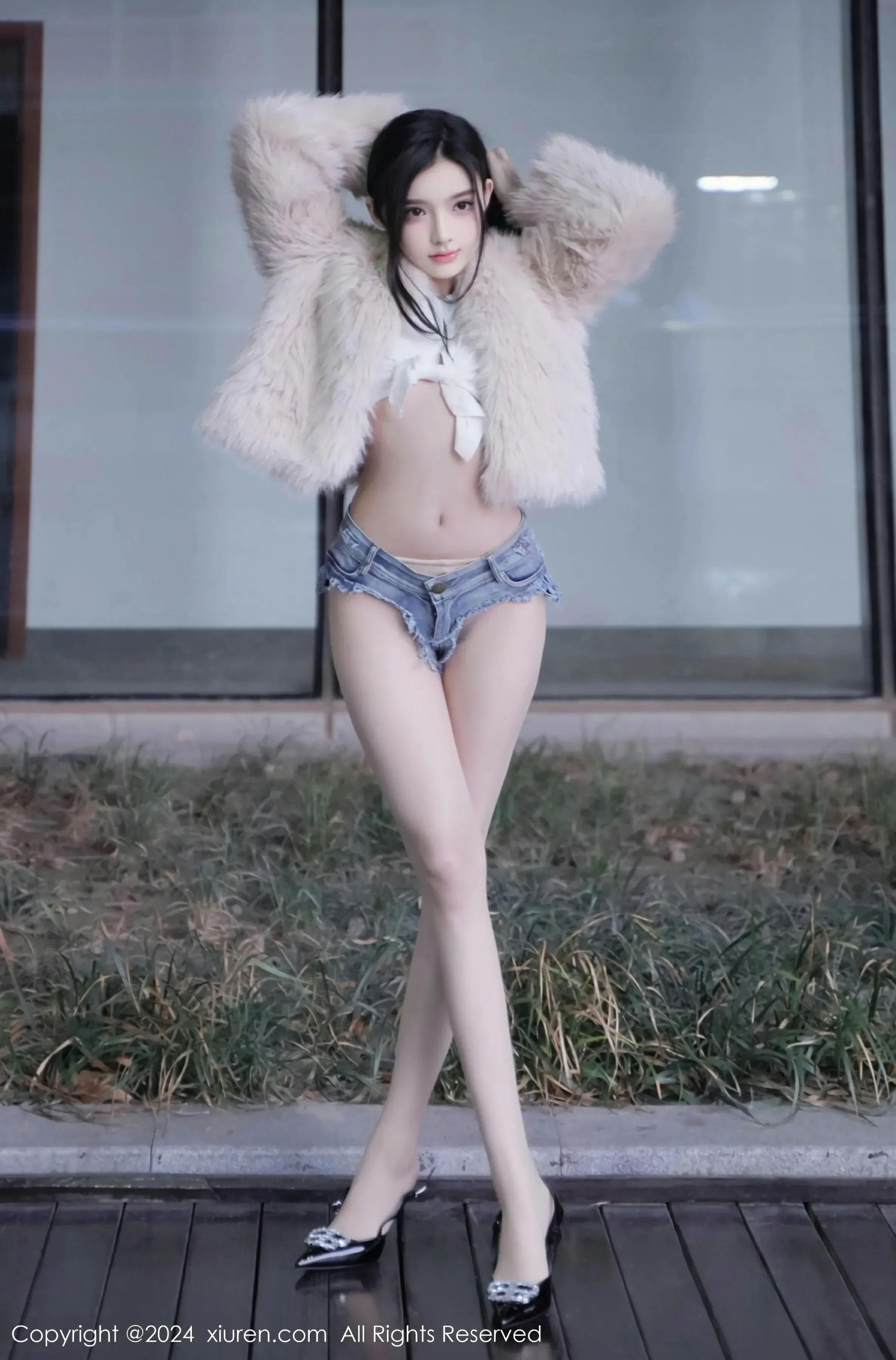 XiuRen 秀人 No.8261 龙雪儿 [77P]