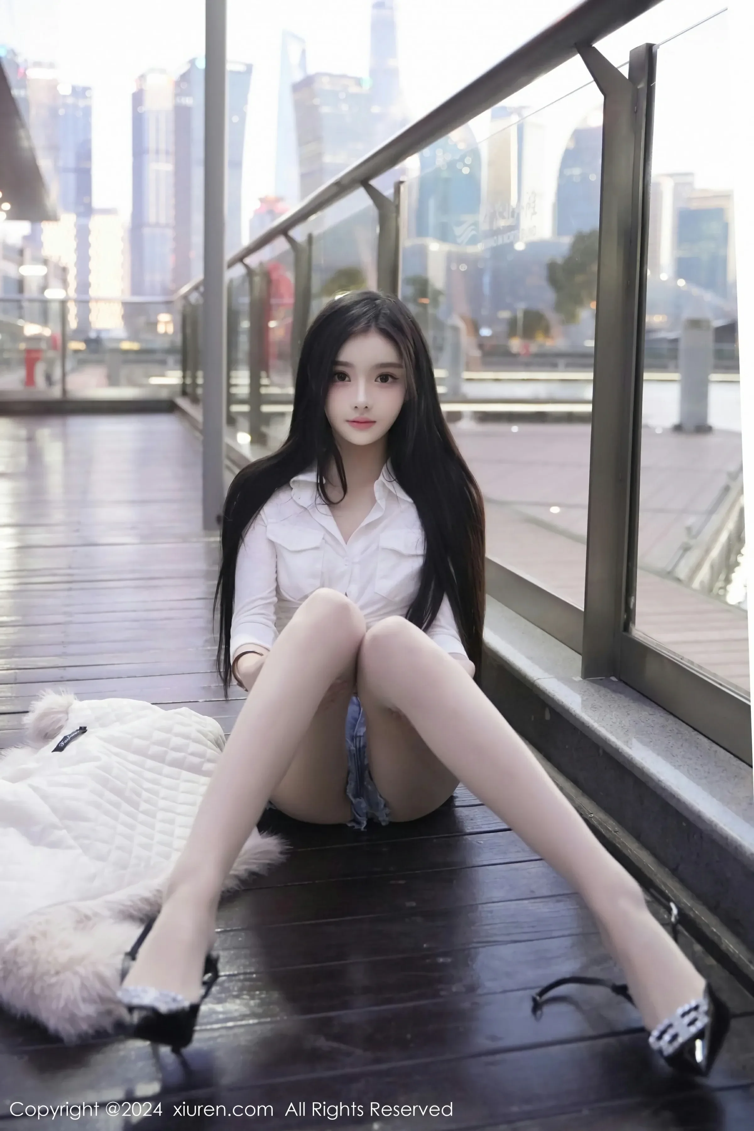 XiuRen 秀人 No.8261 龙雪儿 [77P]
