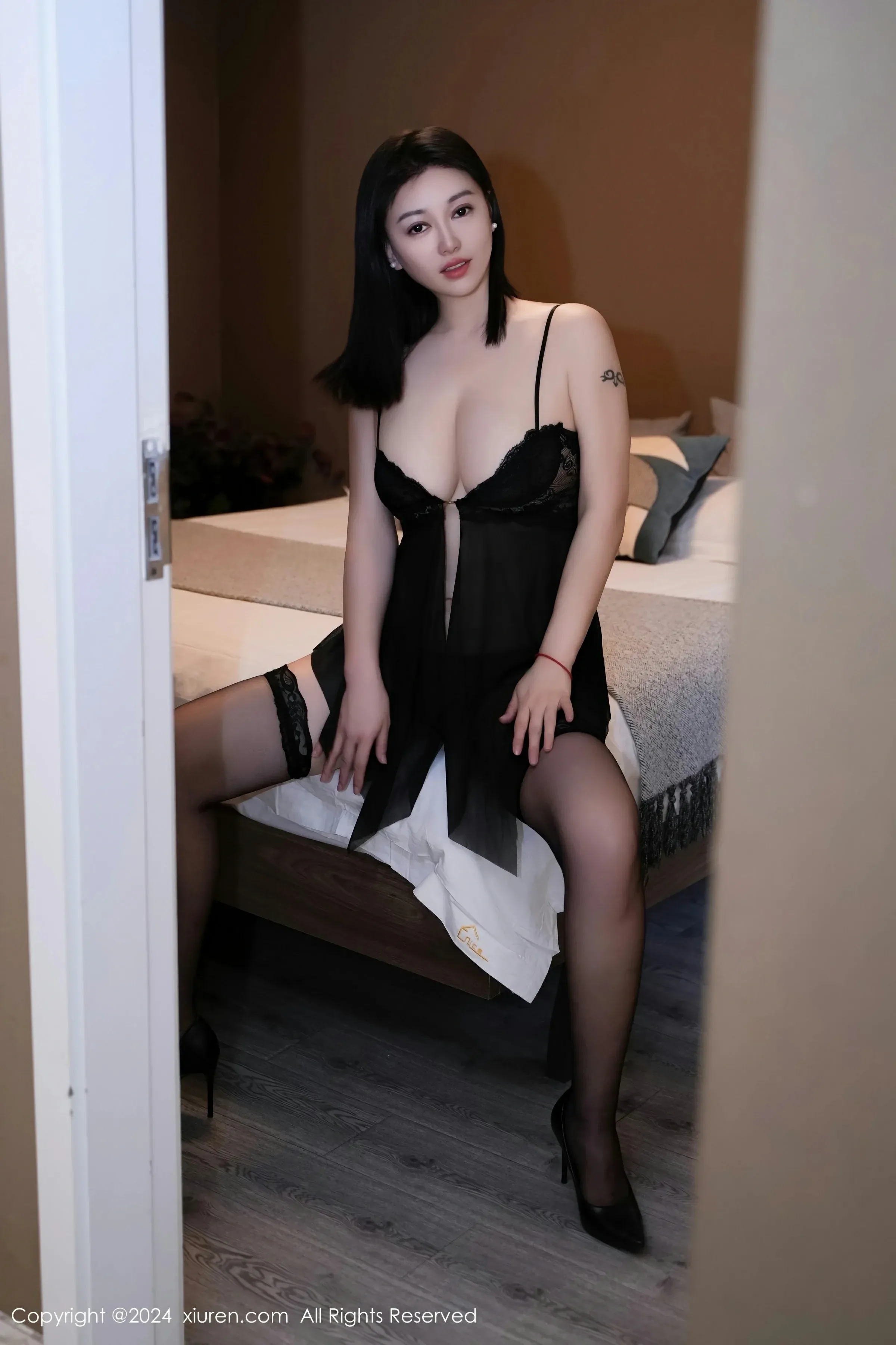 XiuRen 秀人 No.8281 雅茹老师 [75P]