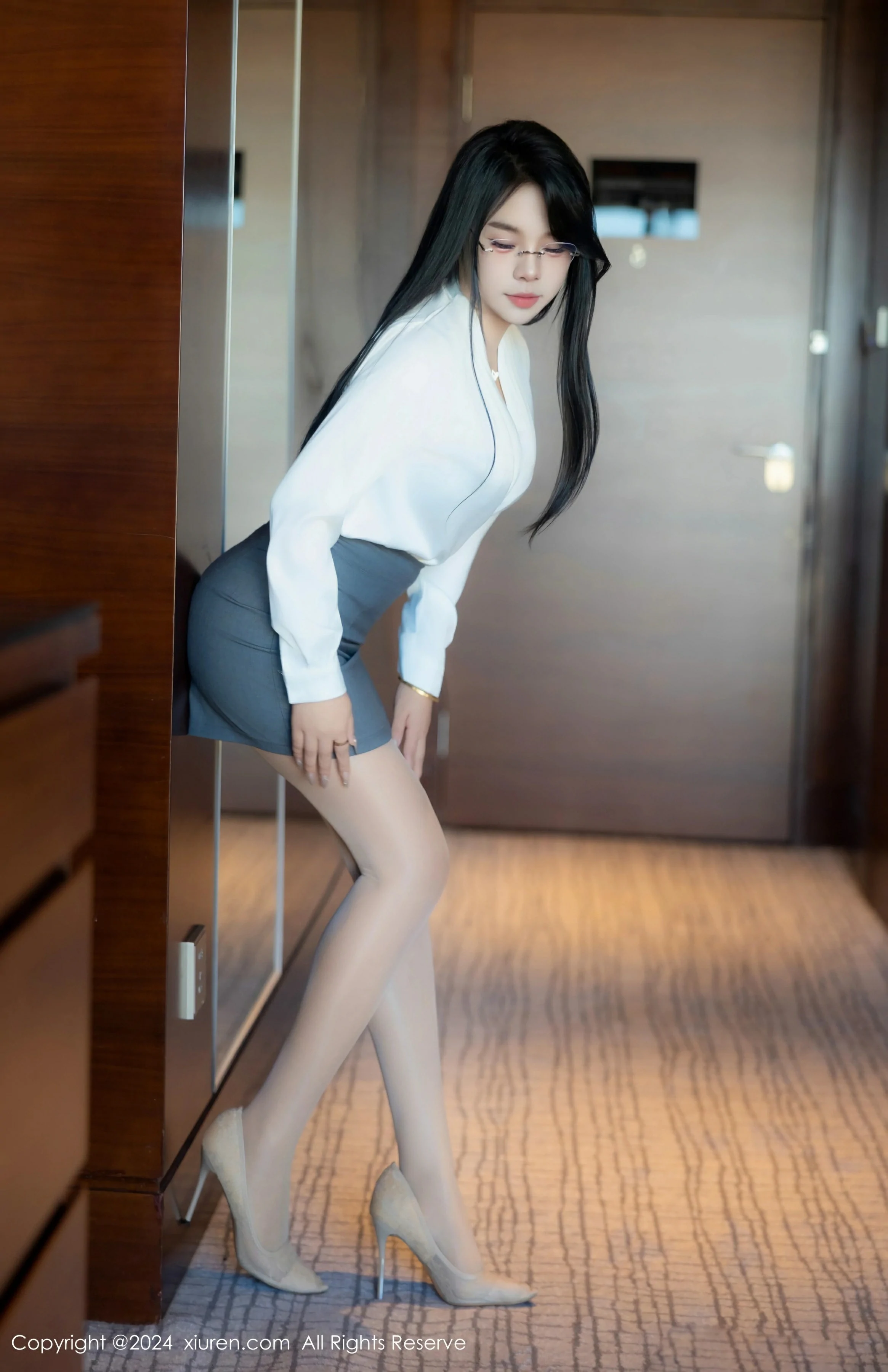 XiuRen 秀人 No.8989 麦田 新人模特 [83P]