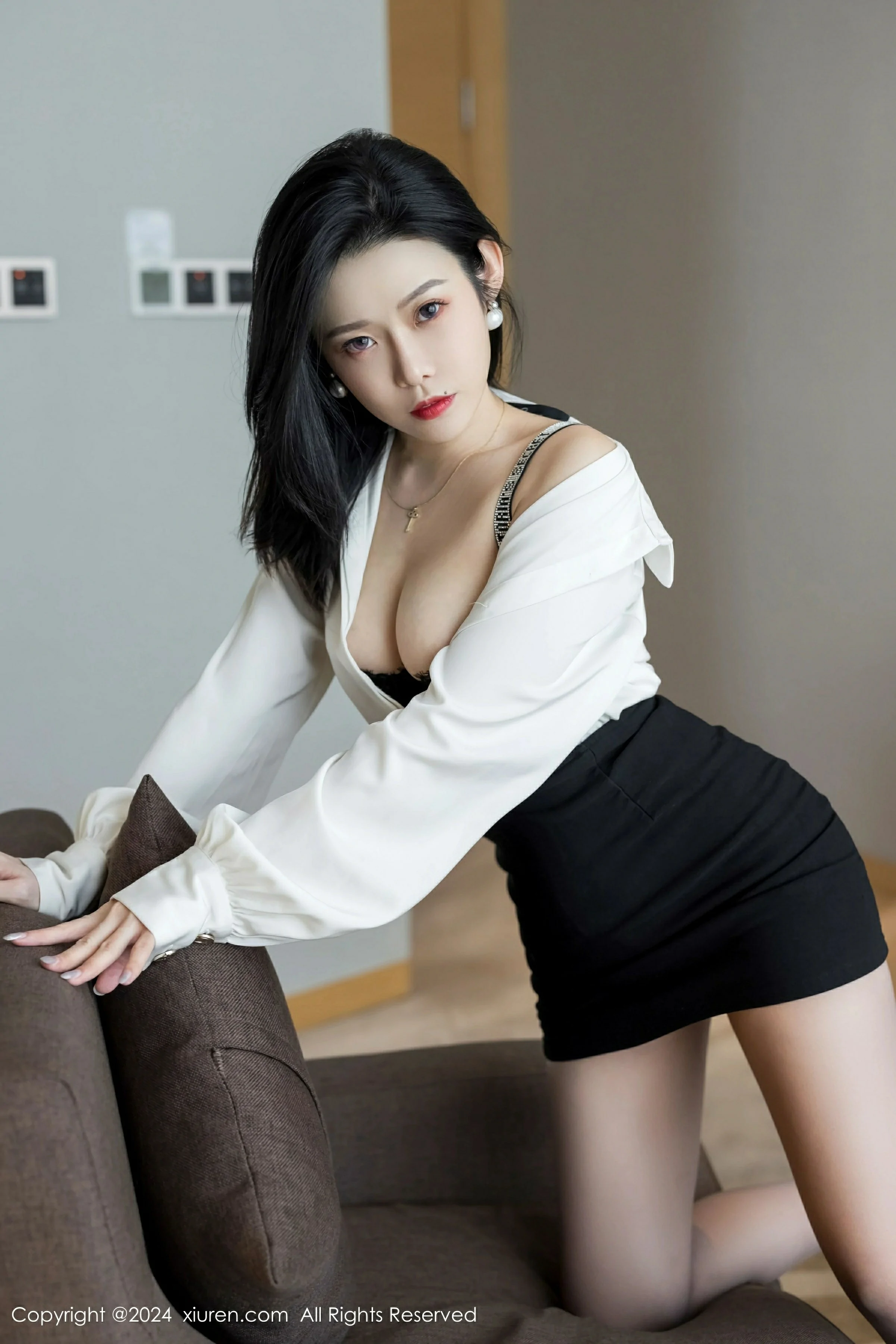 XiuRen 秀人 No.9329 luvian本能 [42P]