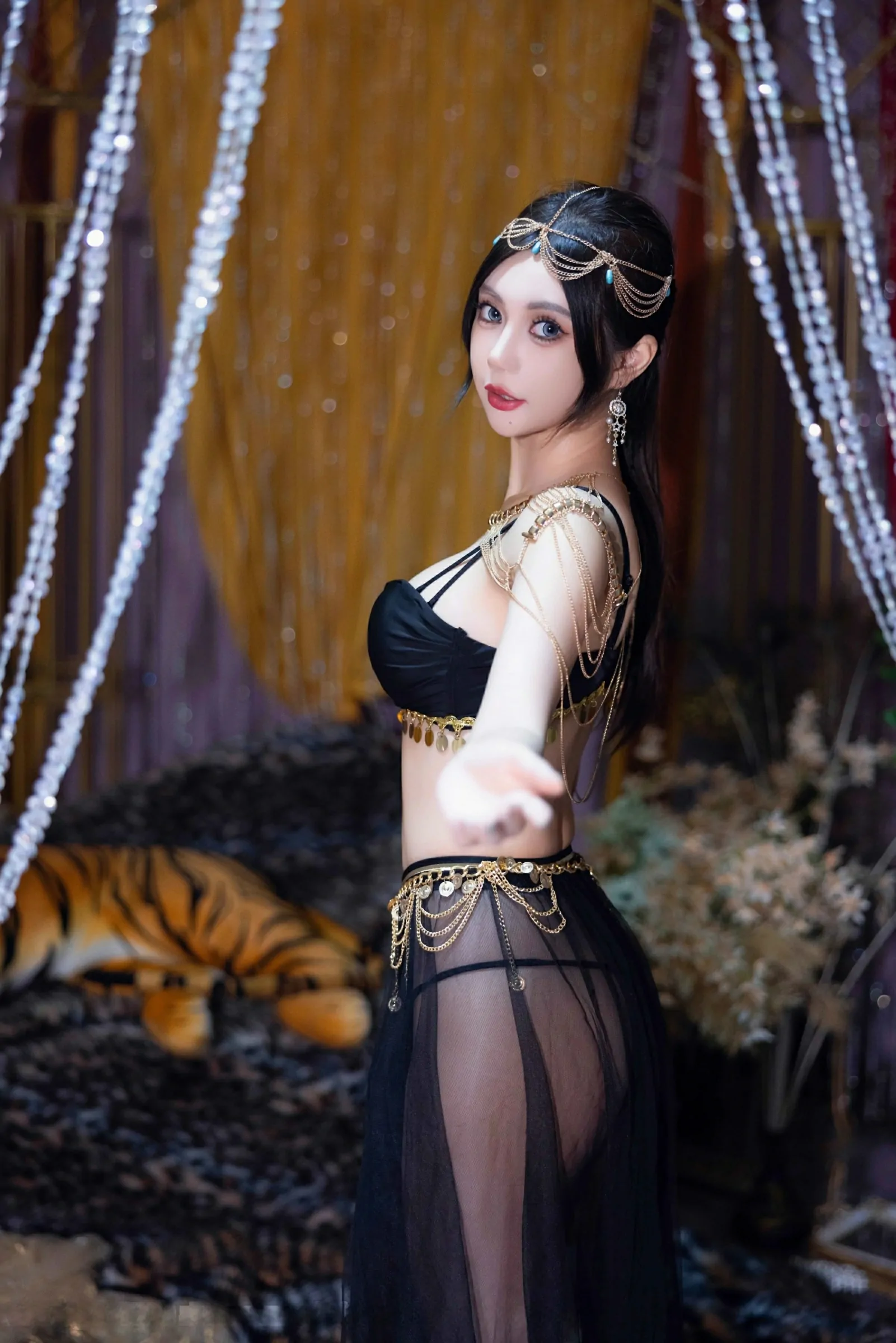 XiuRen 秀人 No.10018 绮里嘉ula [79P]