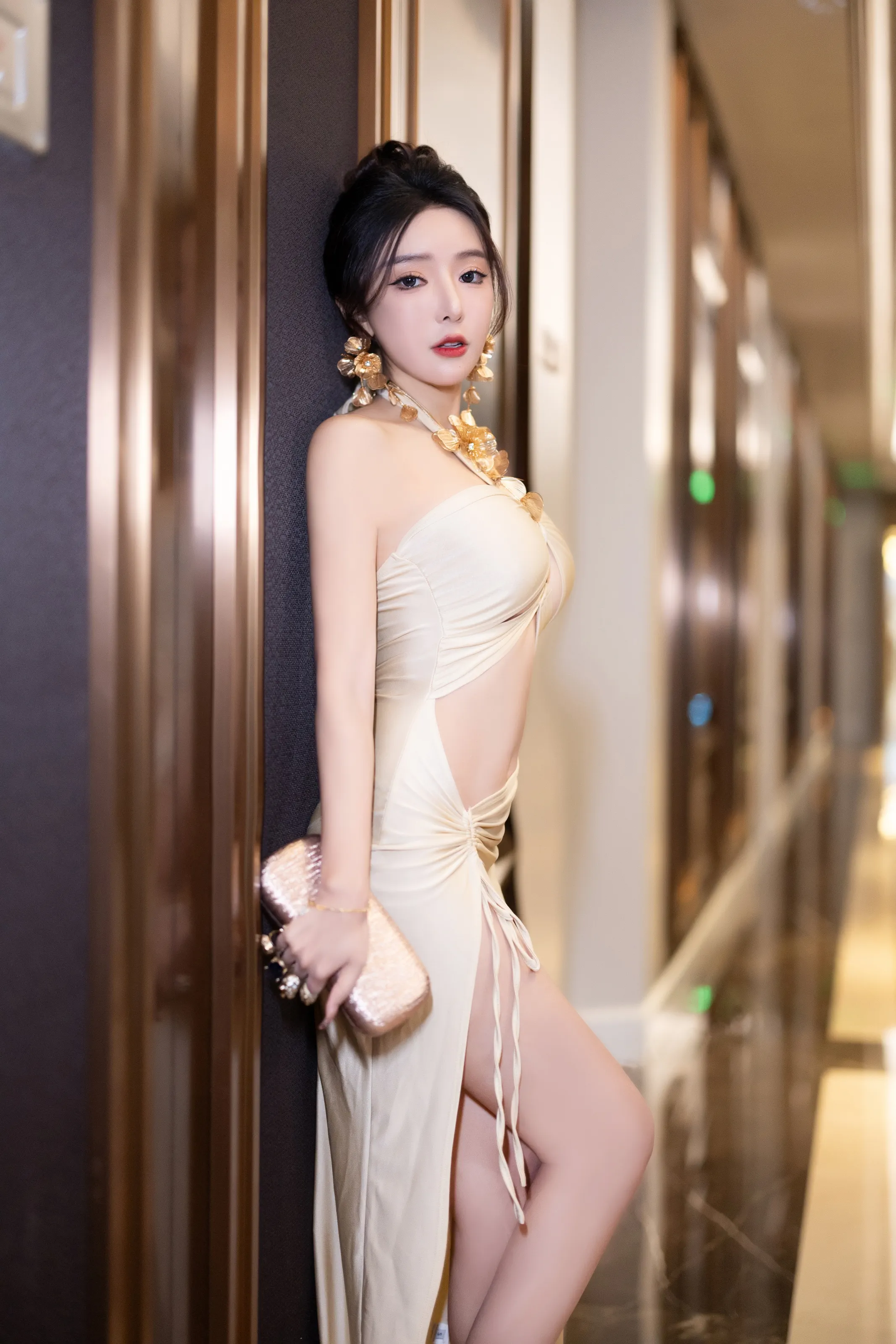 XiuRen 内购版 No.7991 王馨瑶yanni 淡黄色露肩礼裙 [98P]