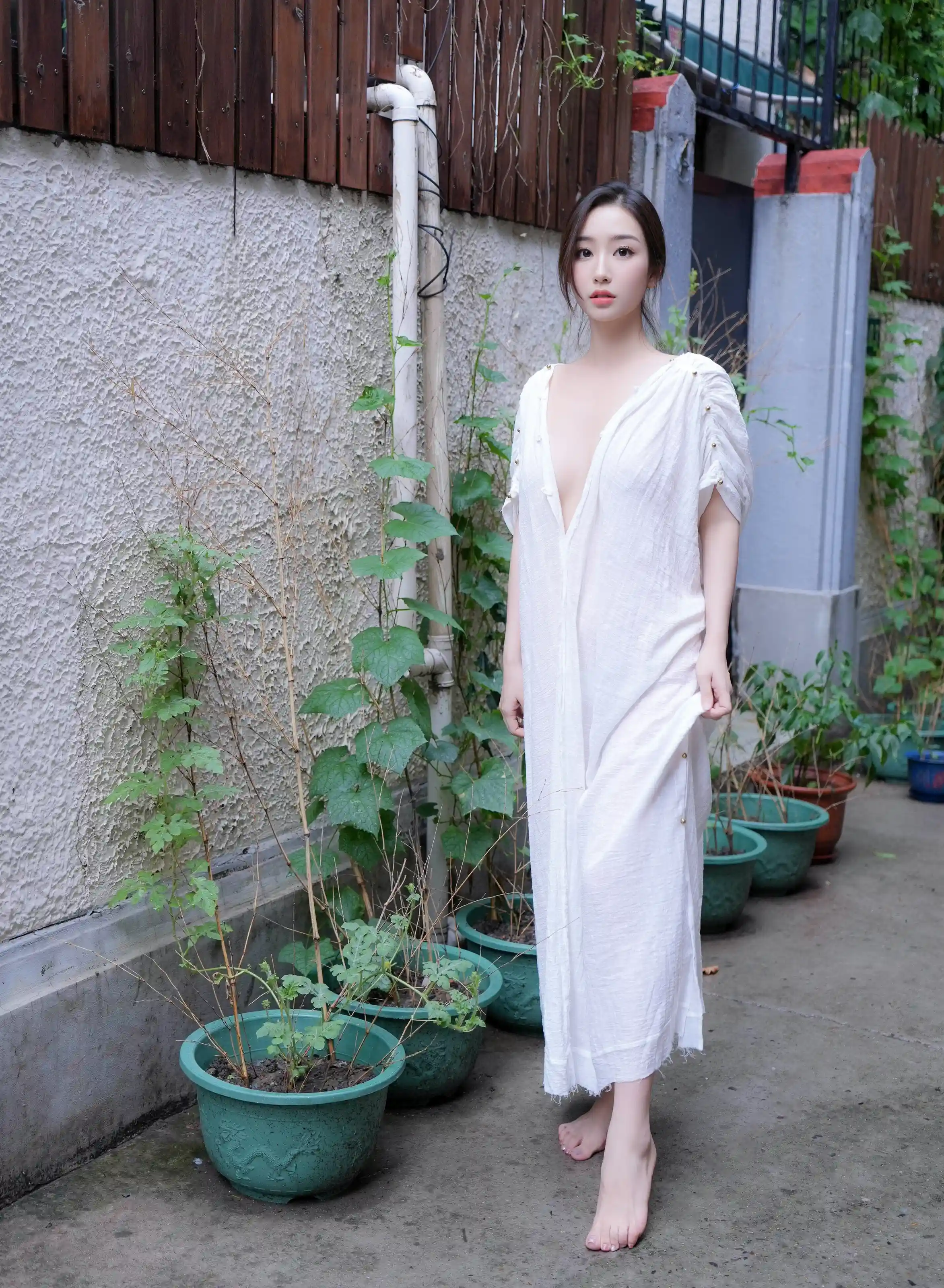 XiuRen 内购版 No.10603 楠芝 身着白色长裙的美女画家 [78P]