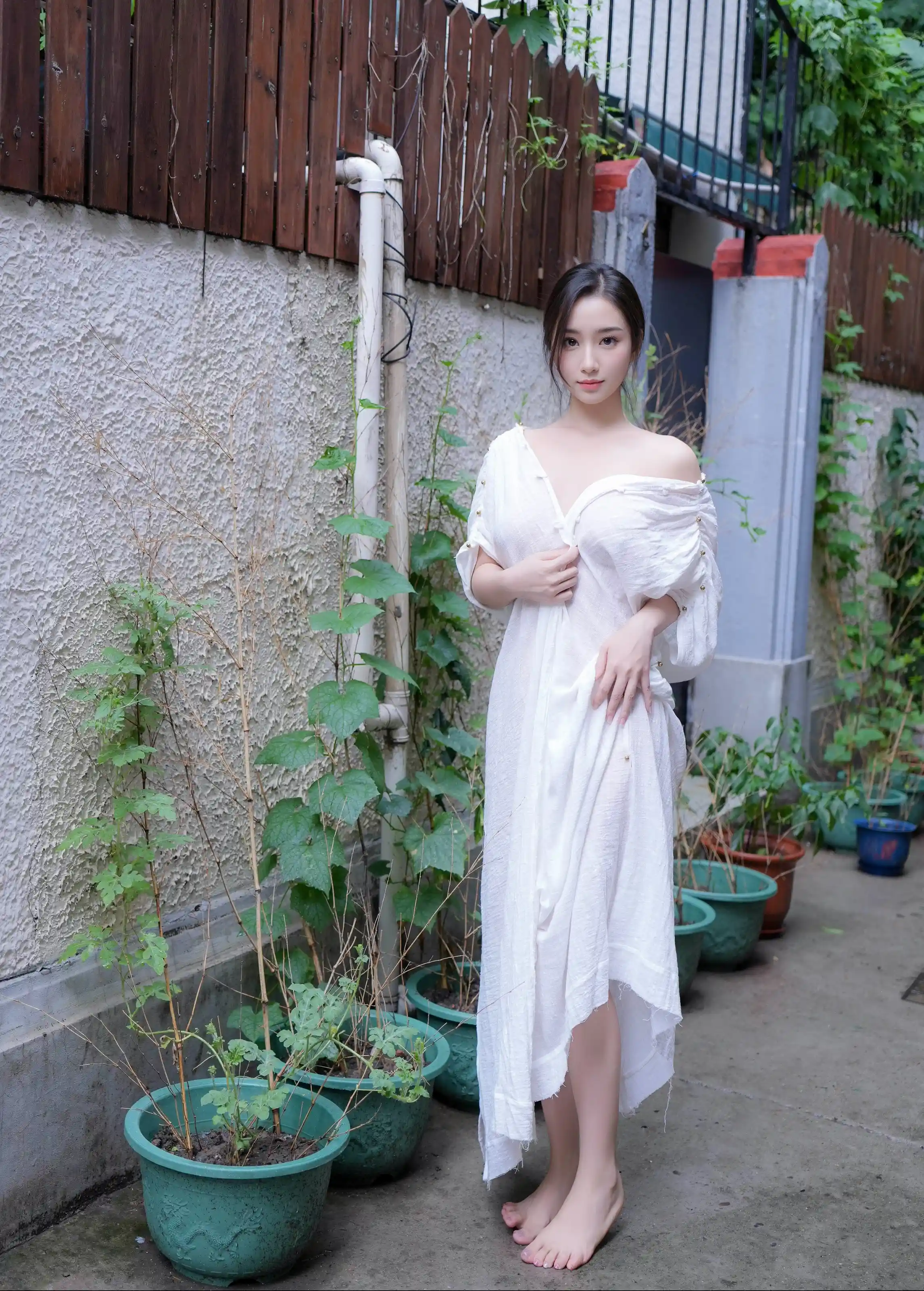 XiuRen 内购版 No.10603 楠芝 身着白色长裙的美女画家 [78P]