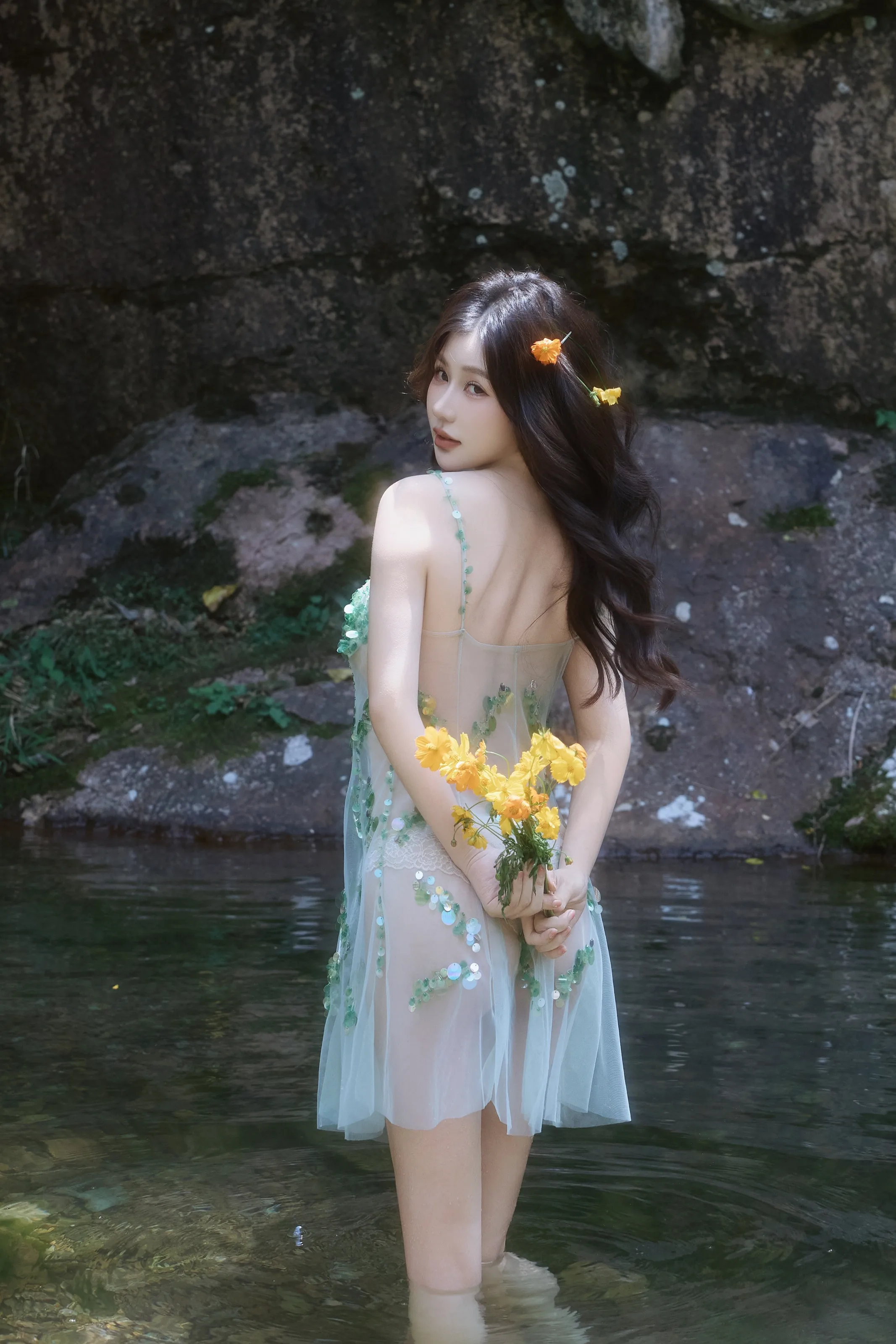 XiuRen 内购版 No.10756 尹甜甜 户外小溪 [72P]