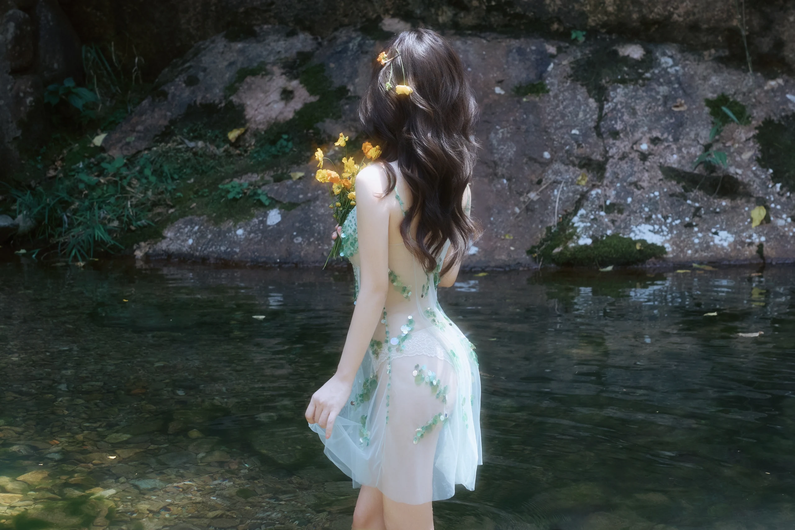 XiuRen 内购版 No.10756 尹甜甜 户外小溪 [72P]