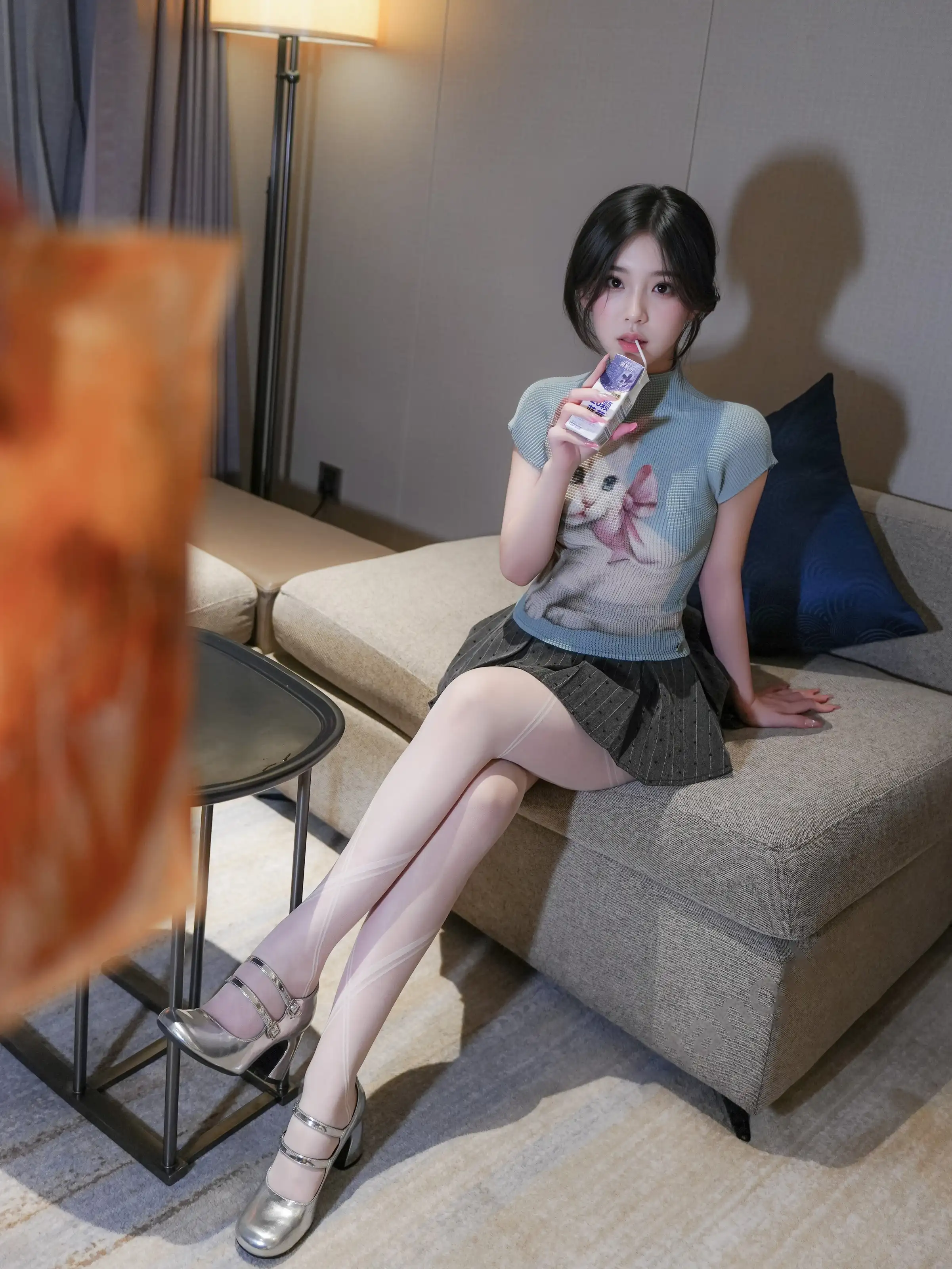 XiuRen 内购版 No.10830 汁汁 爱吃鸡腿的姑娘 [77P]