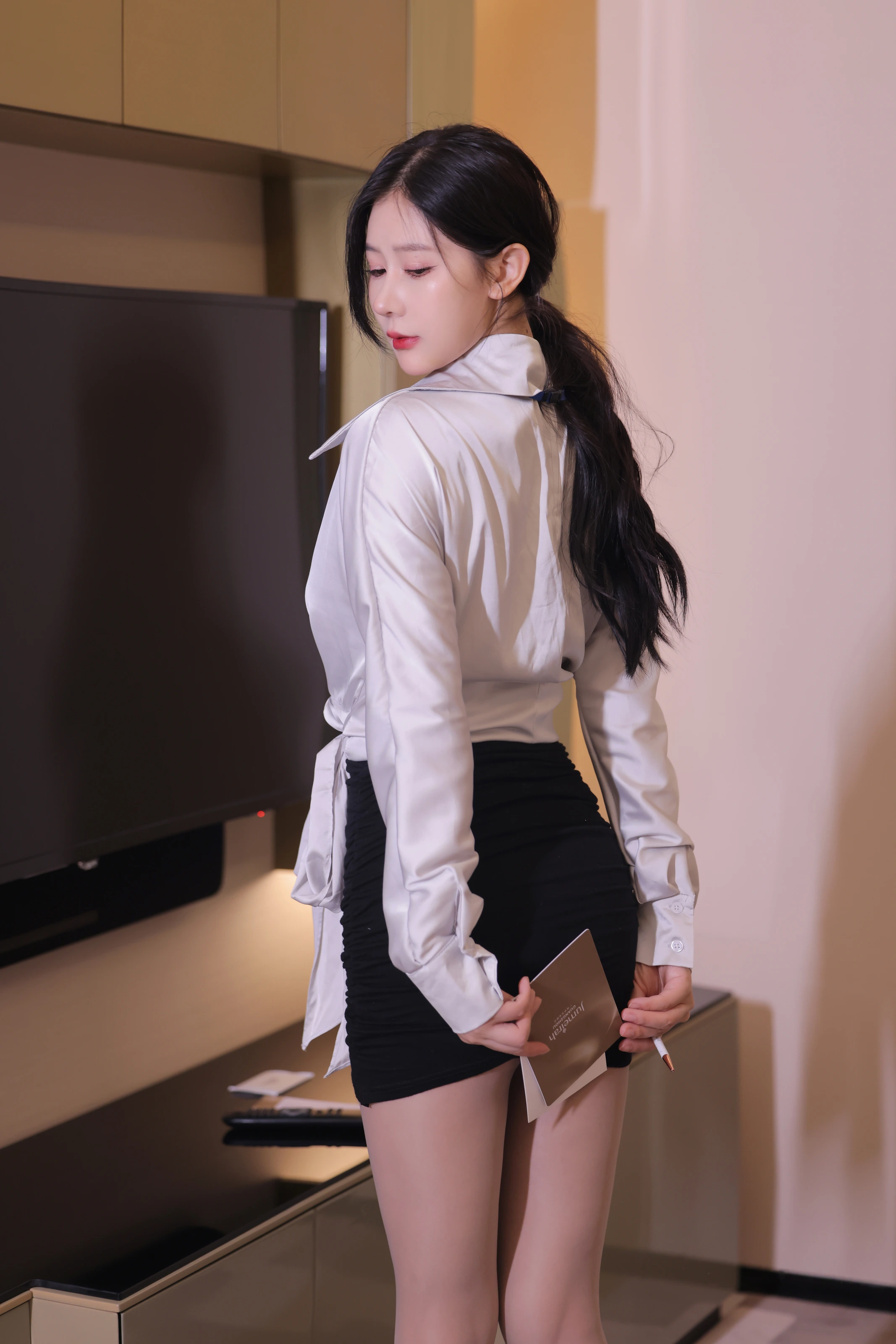 XiuRen 内购版 No.7926 尹甜甜 职业OL装 [85P]