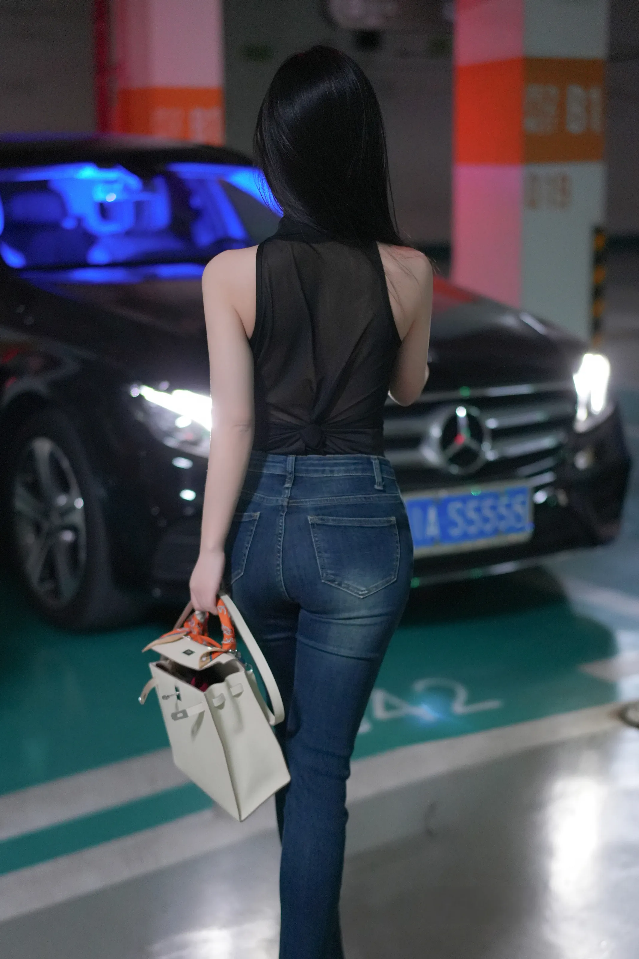 XiuRen 内购版 No.7853 谭小灵 地下车库剧情套图 [93P]