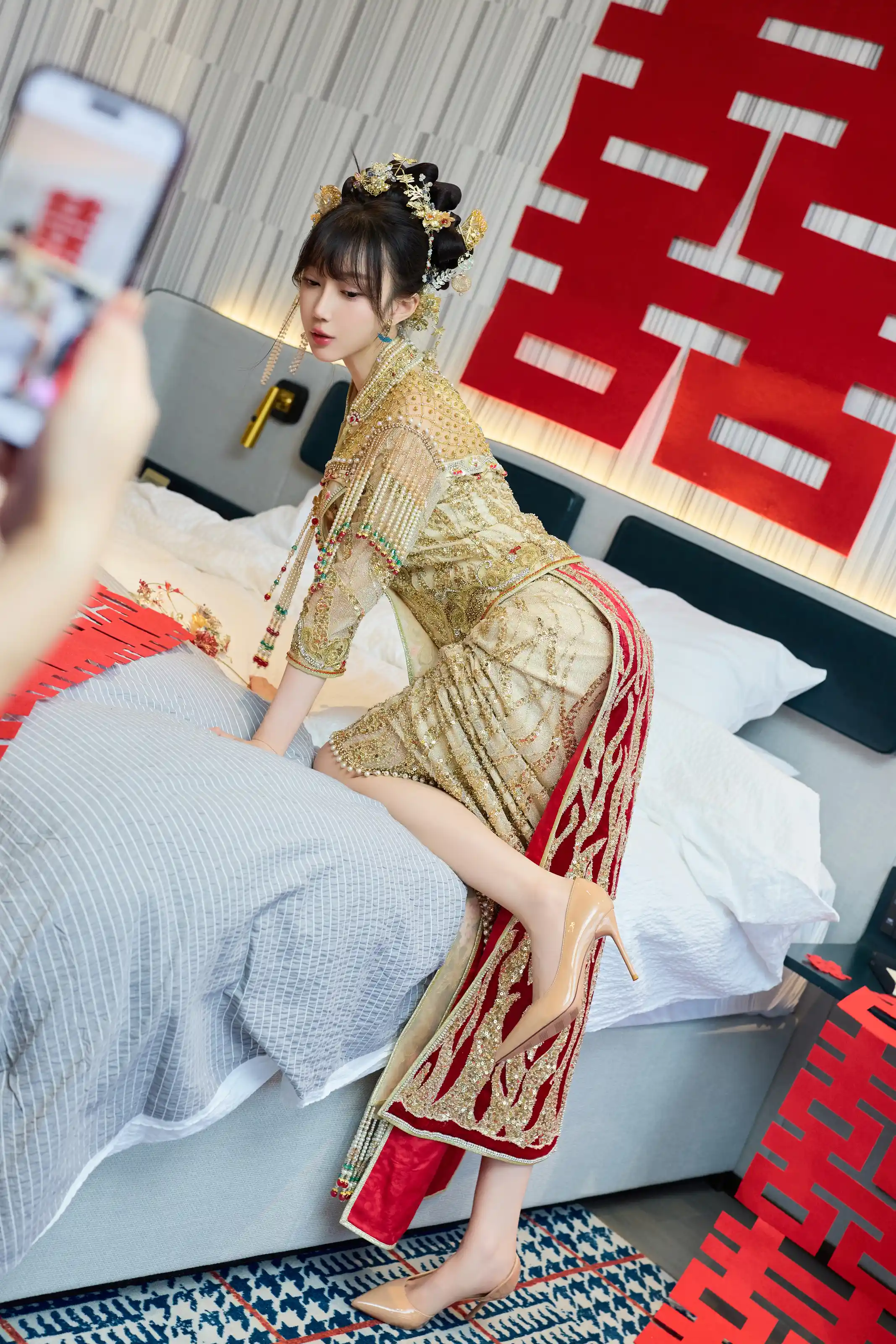 XiuRen 内购版 No.10567 玥儿玥er 性感秀禾服 [84P]
