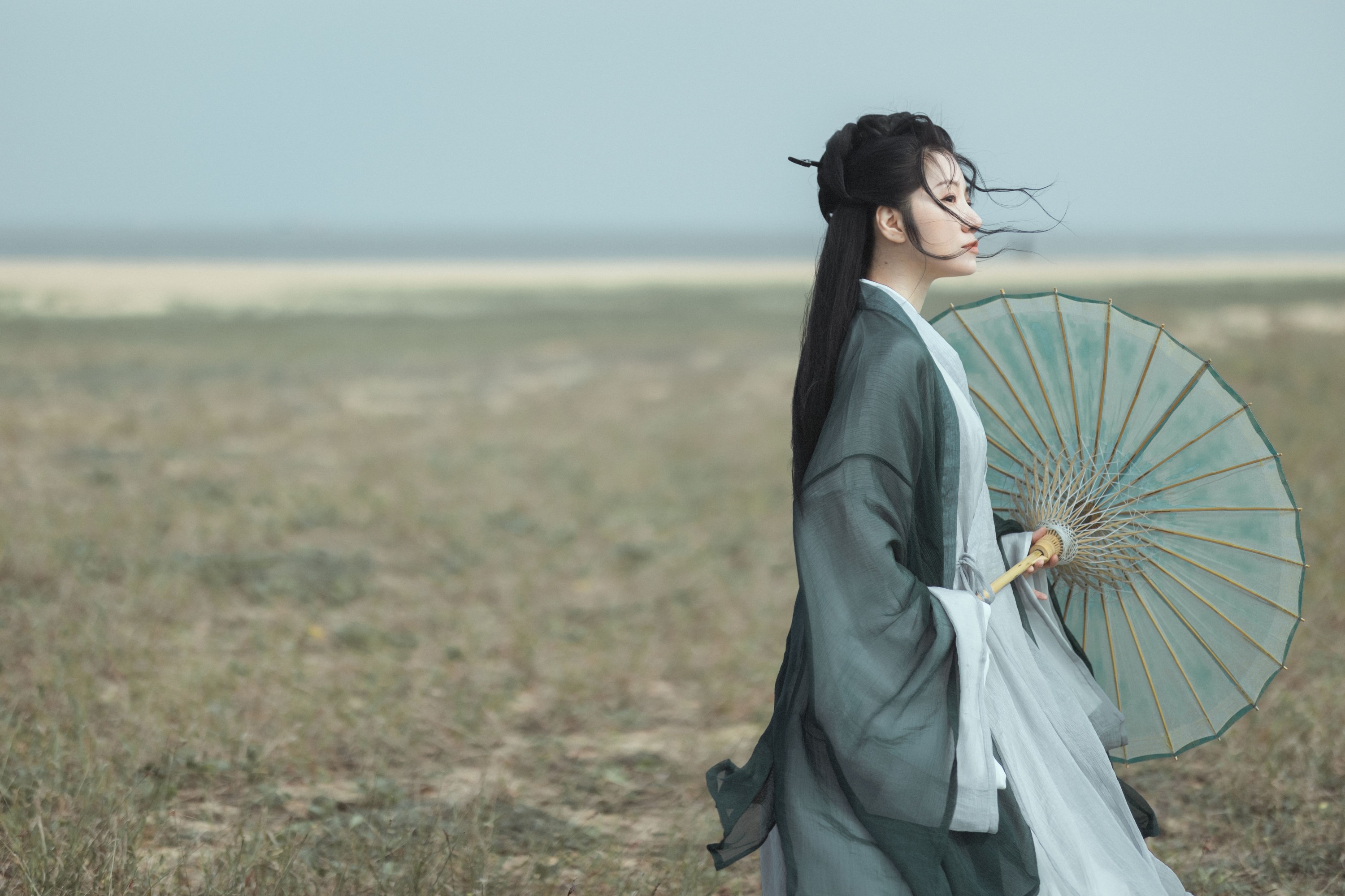 何佳 – 《天涯倦客》[26P]