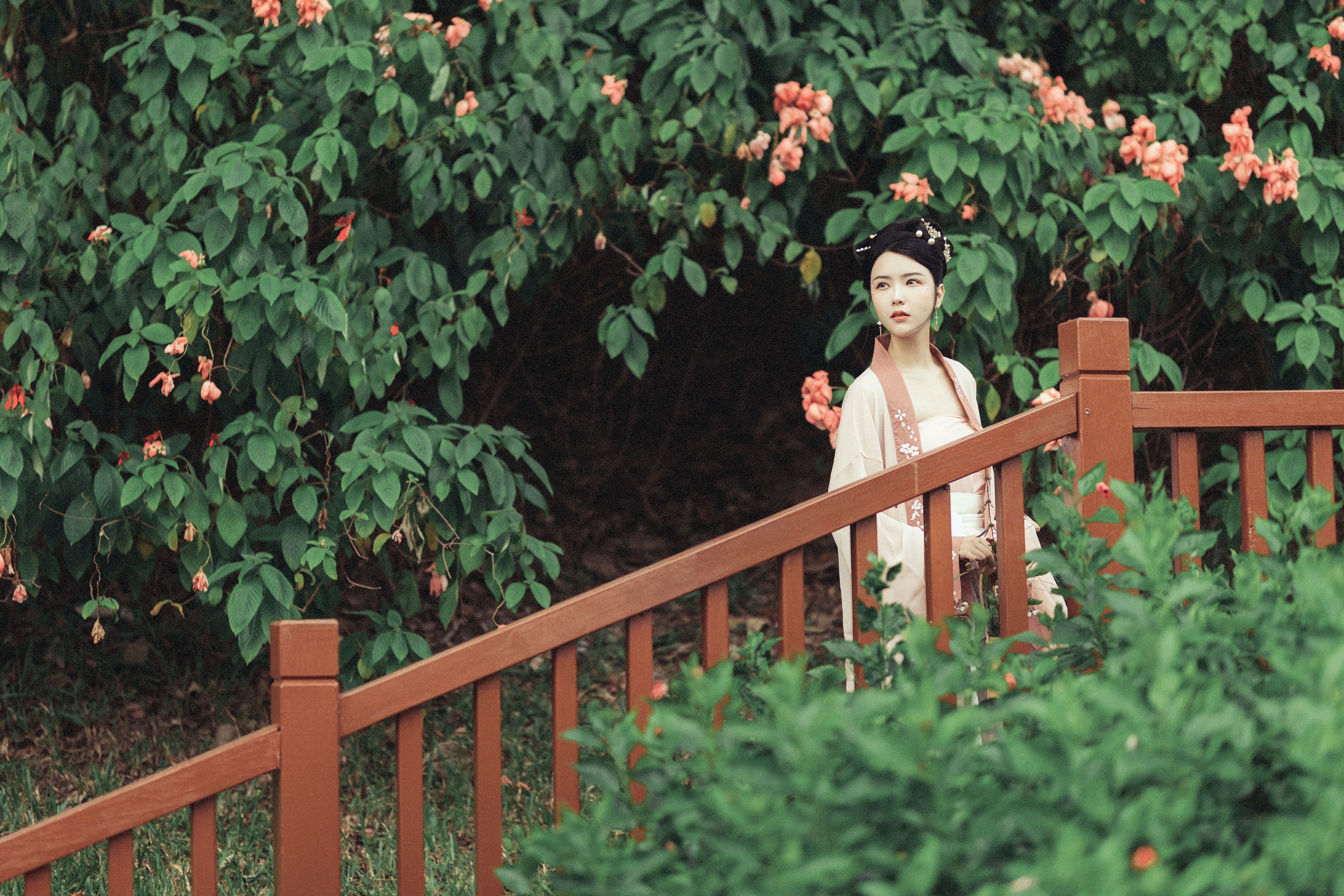 三重子-kiki – 《花期不待》[27P]