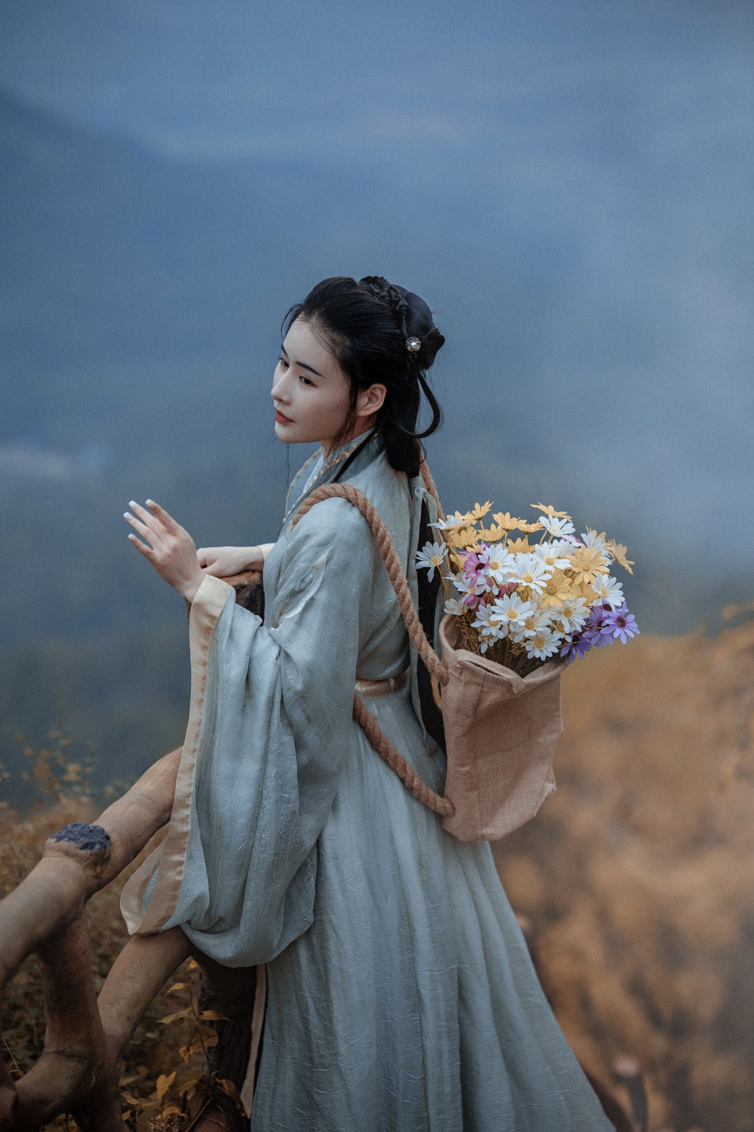 雅熙有婴儿肥 – 《远山无月见秋灯》[26P]