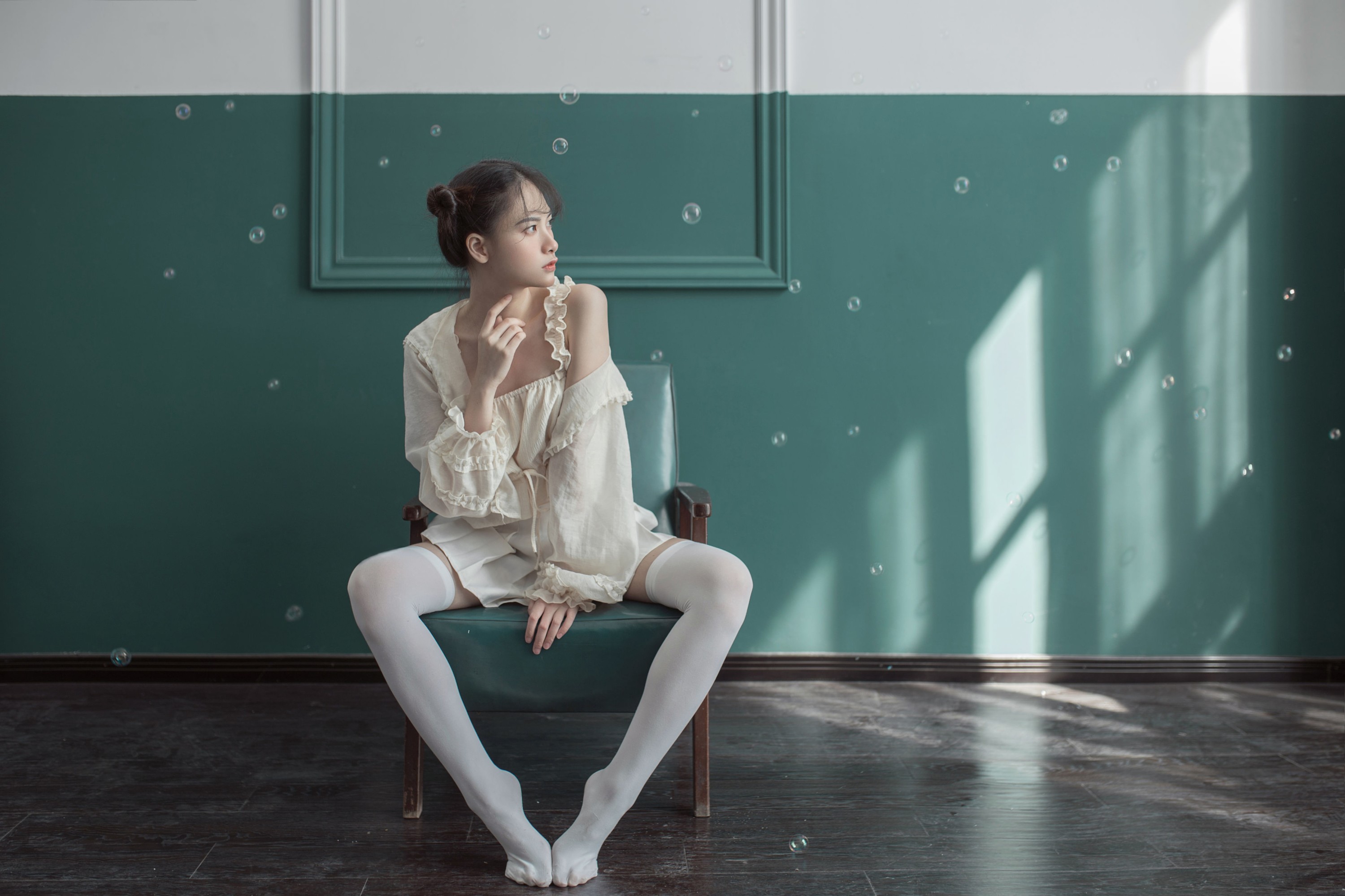小圆呐 – 《房间》[24P]