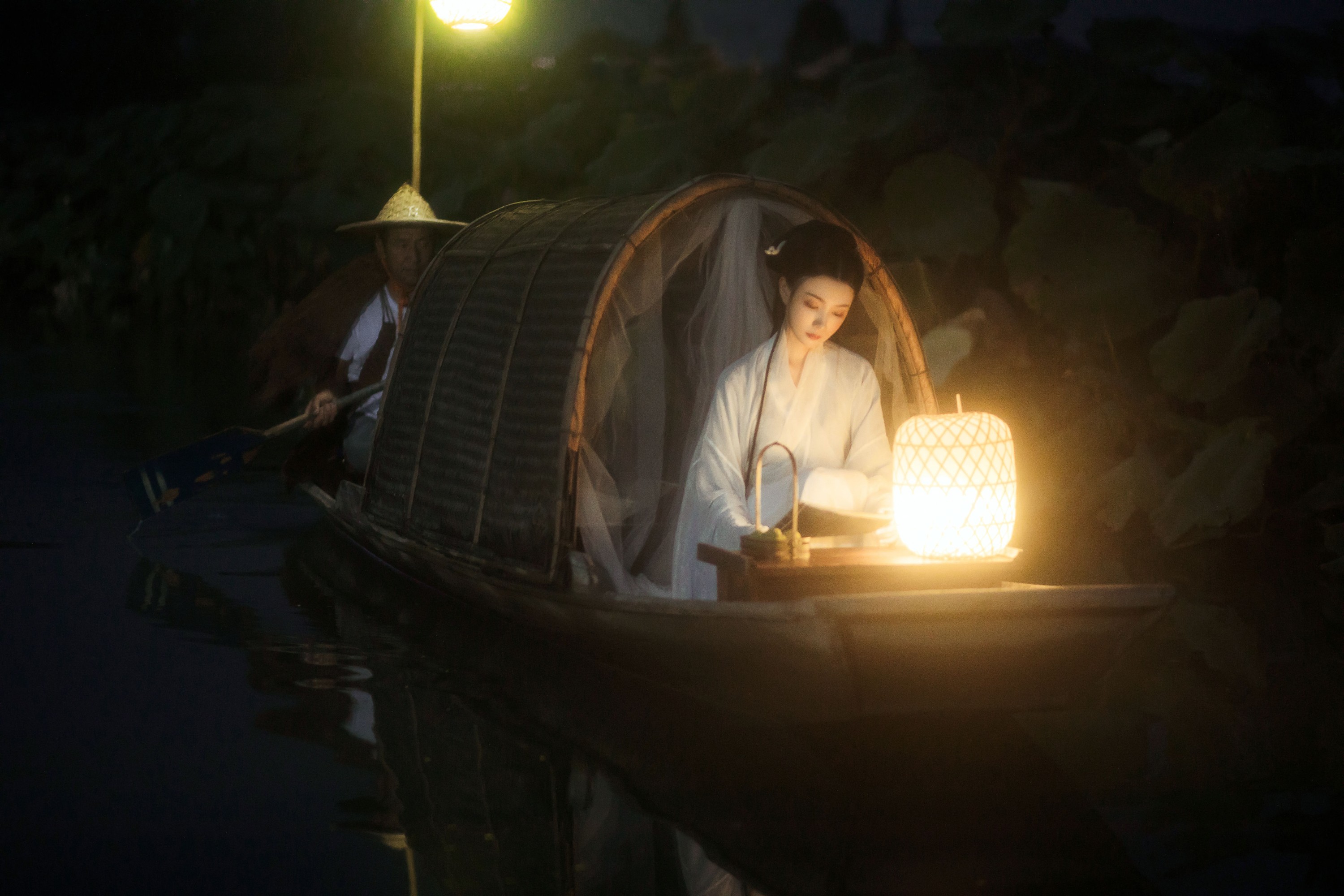皮皮 – 《霜莲子》[22P]