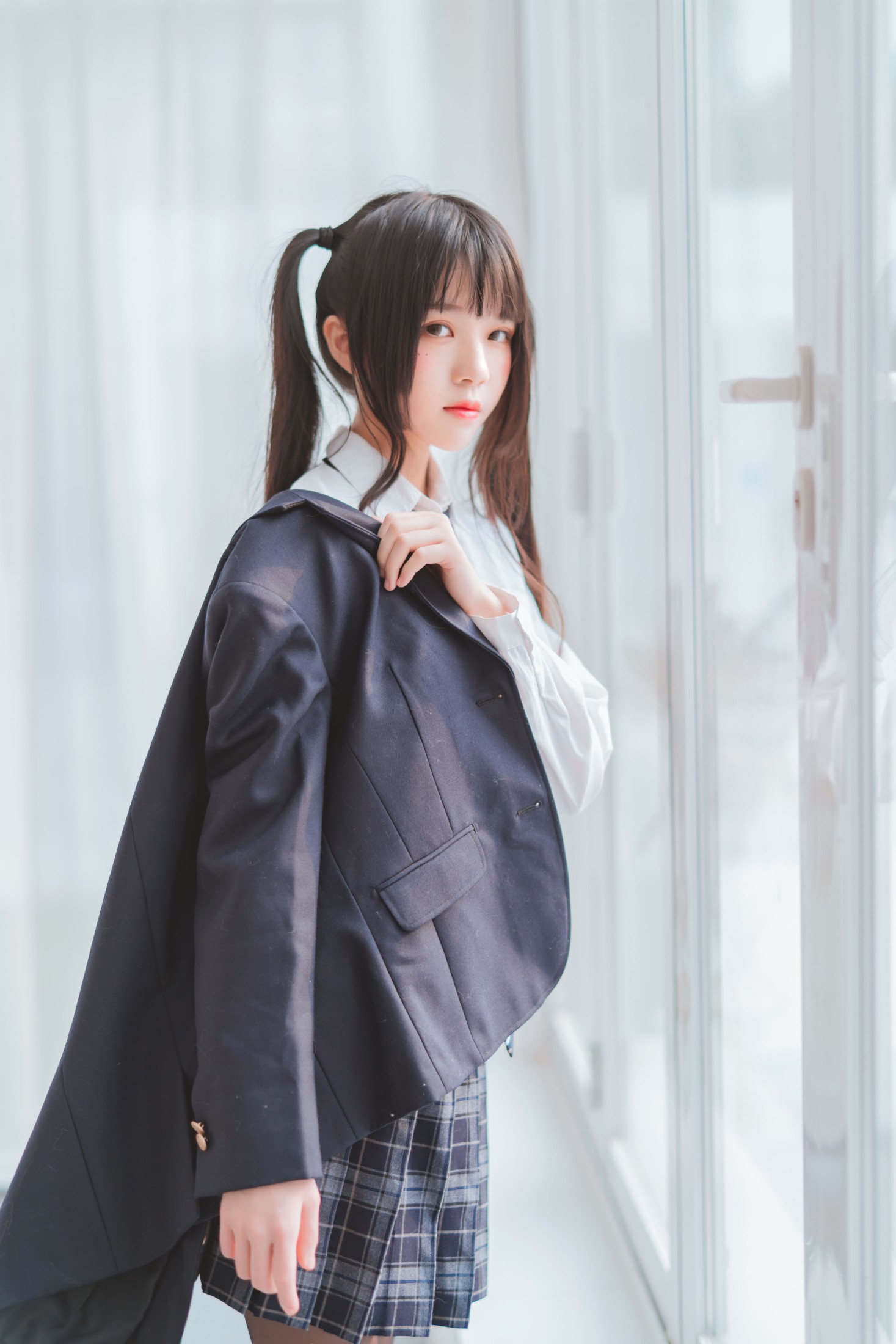 桜桃喵 – 《咖啡厅JK少女》[40P]