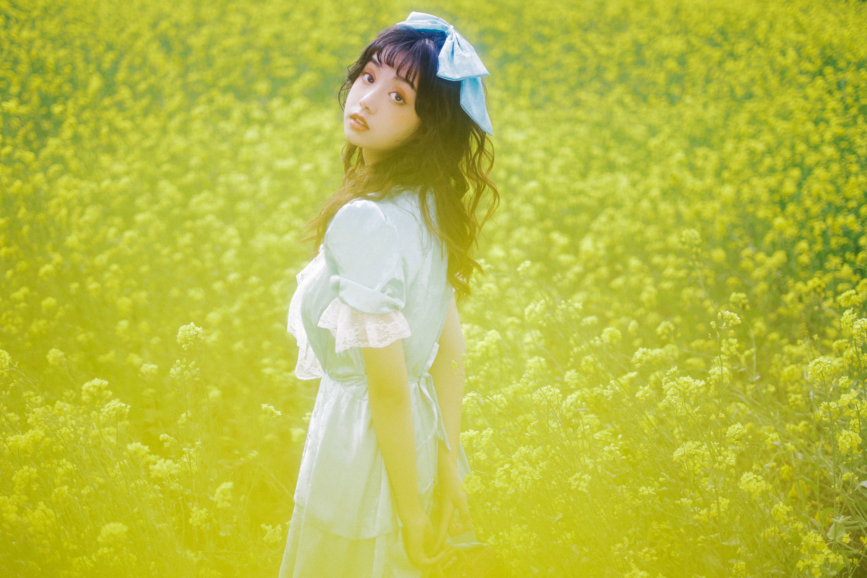 芊芊 – 《黄色花海》[24P]