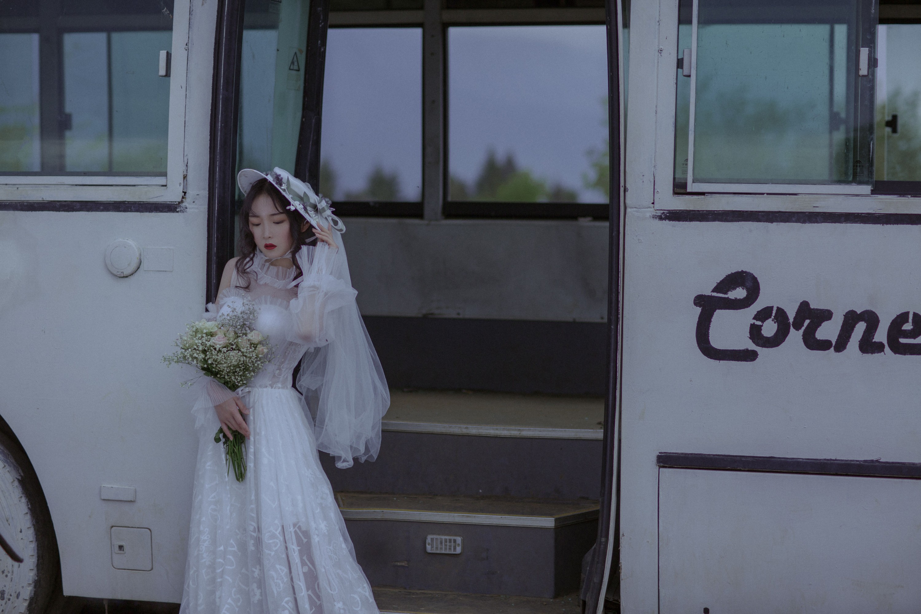 月下桑小川 – 《为自己穿一次婚纱》[33P]