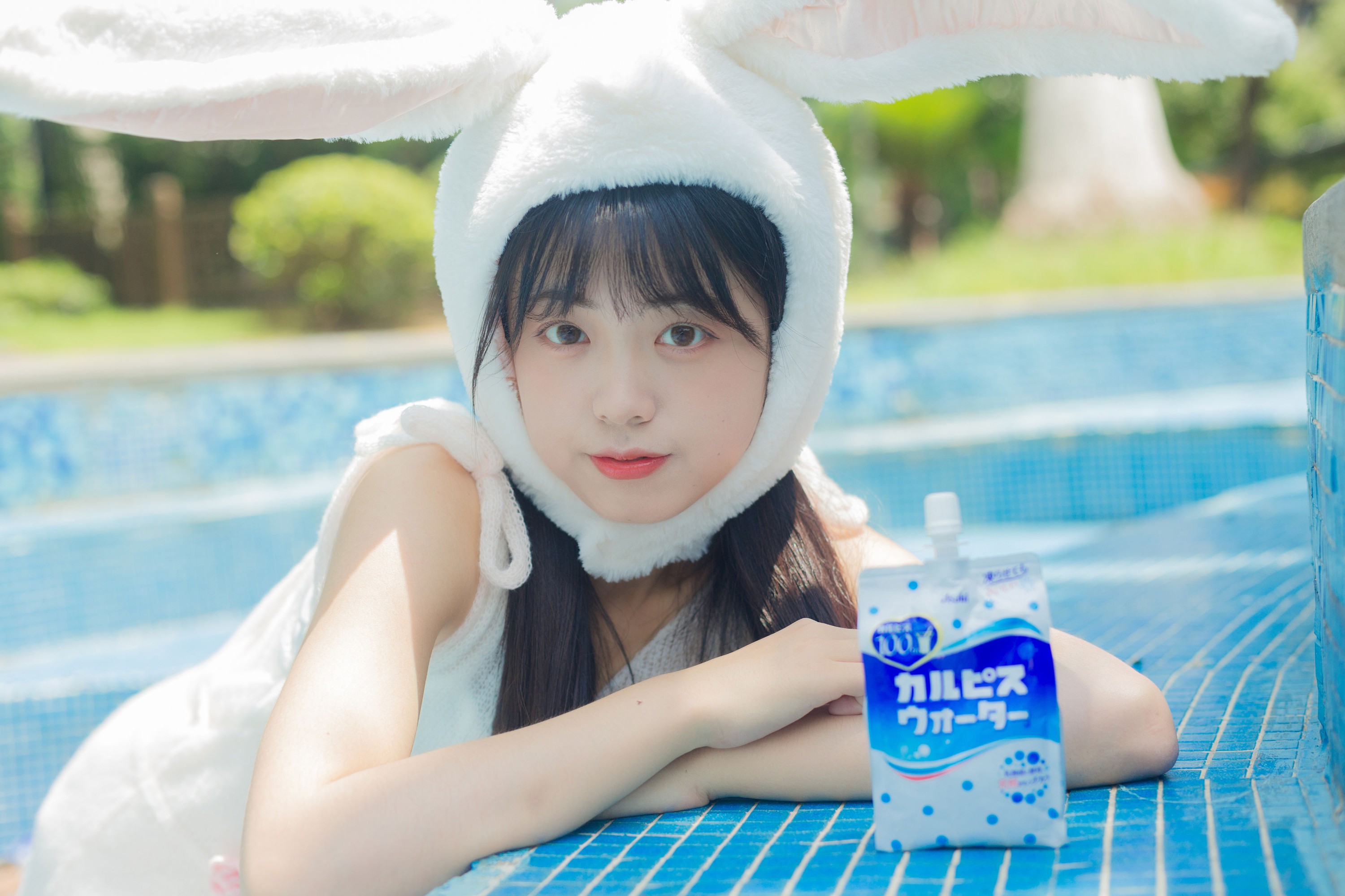 一只暖暖 – 《夏日泳池的兔子》[36P]