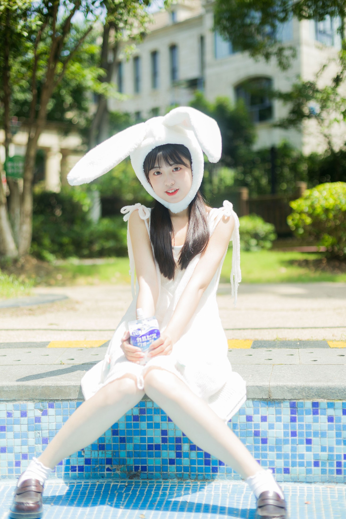 一只暖暖 – 《夏日泳池的兔子》[36P]