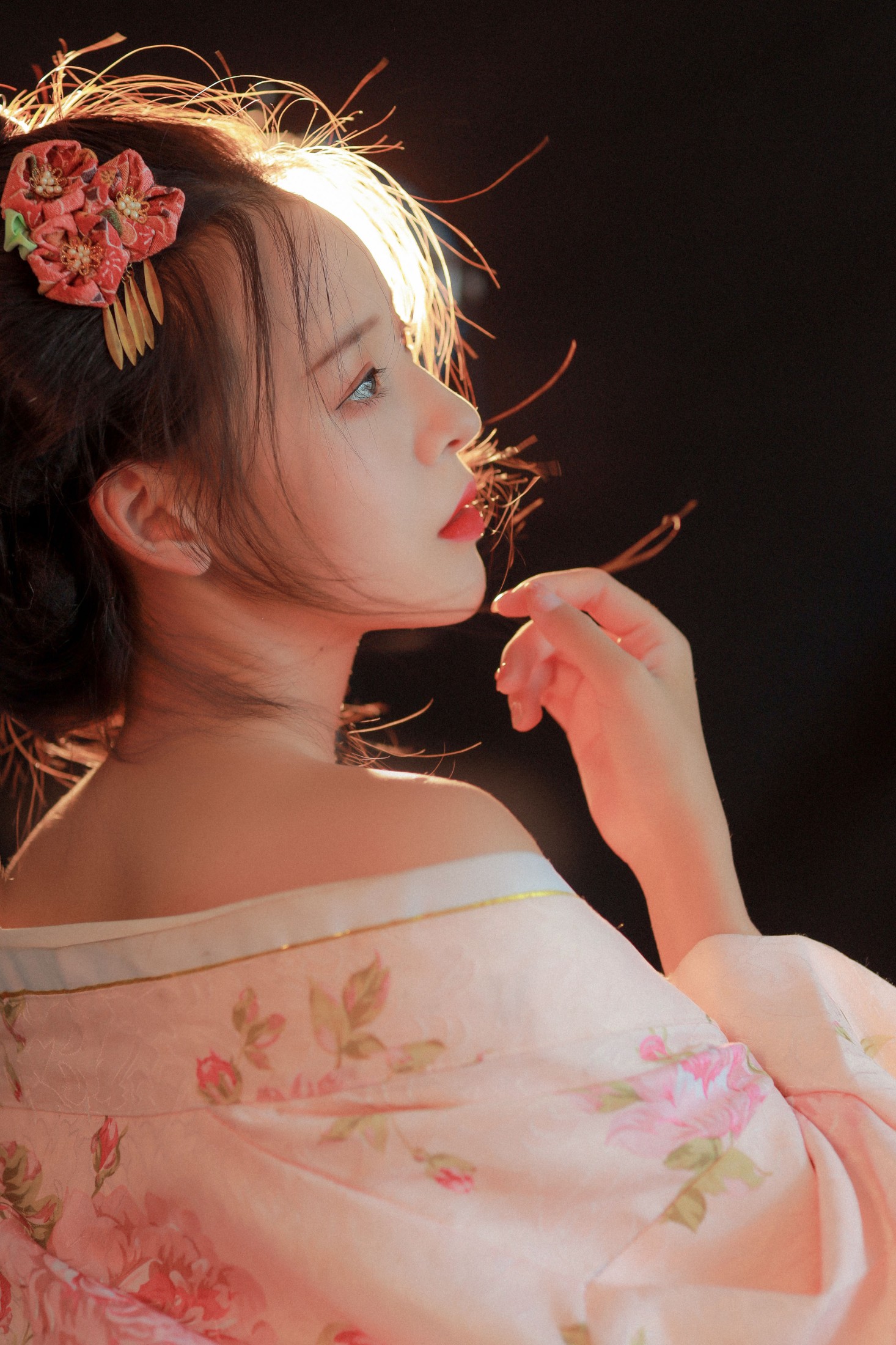 秦朝歌 – 《神明少女》[22P]