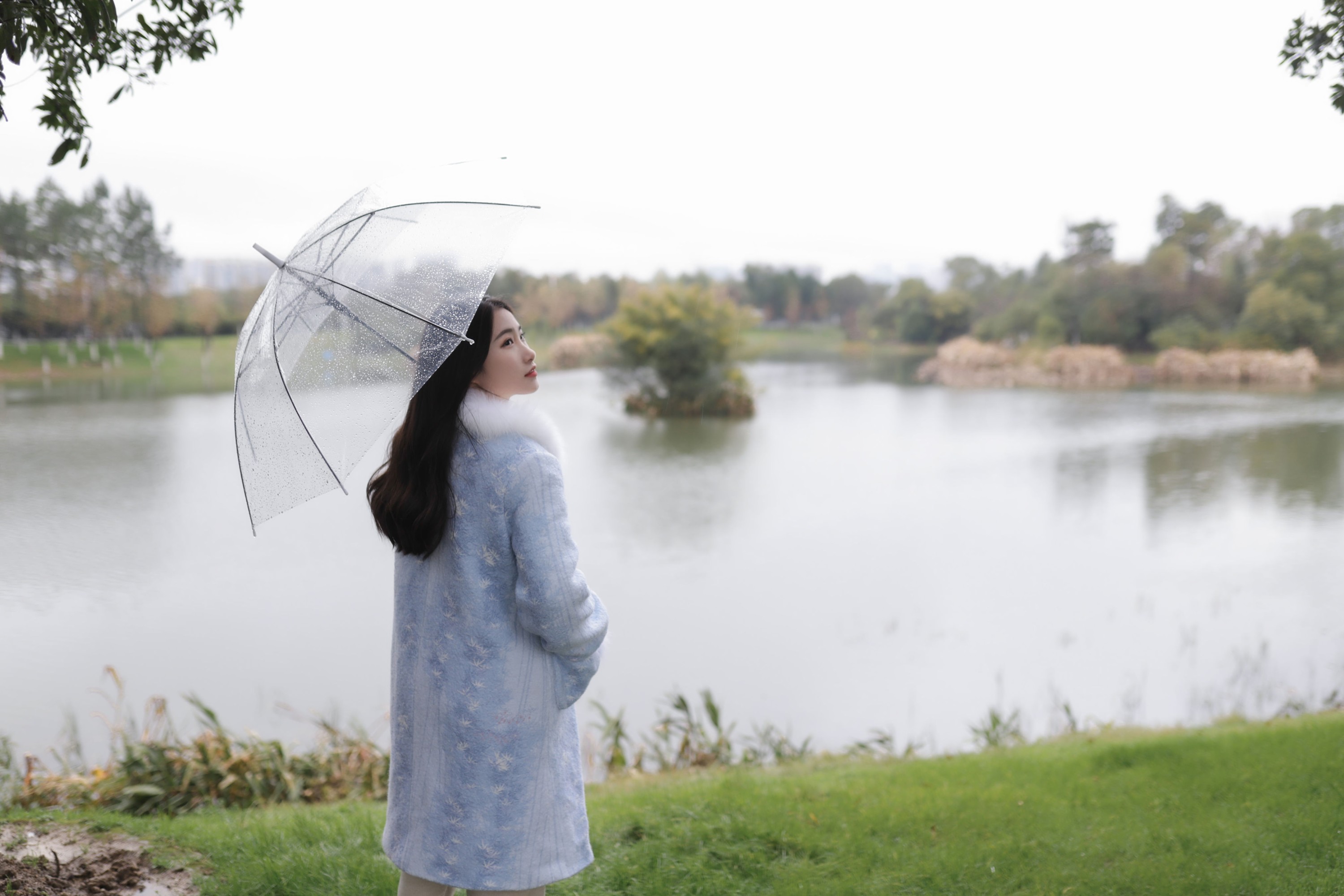 芸芸 – 《蓝色阴雨》[22P]