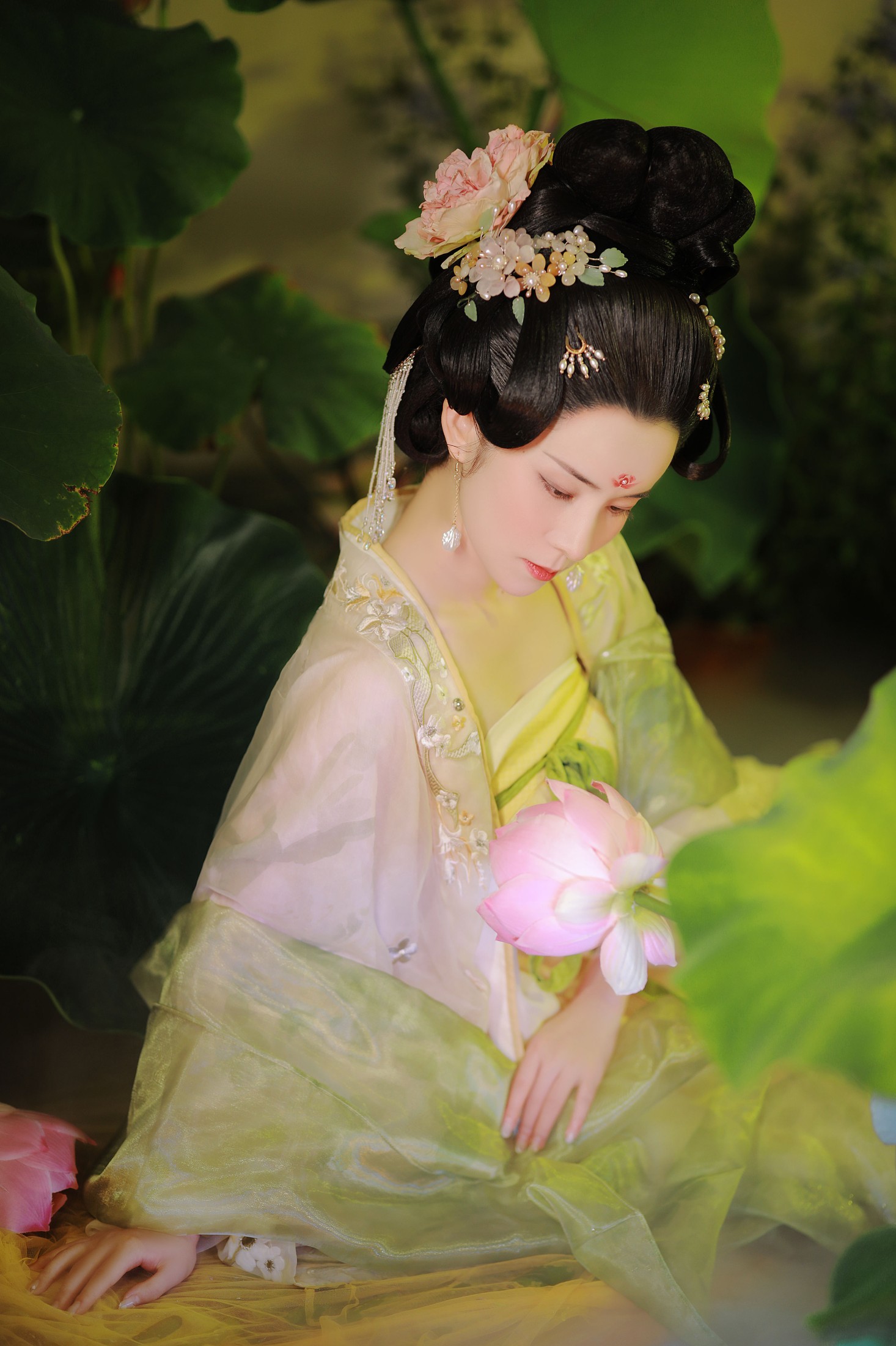 也清秋 – 《云想衣裳花想容》[32P]