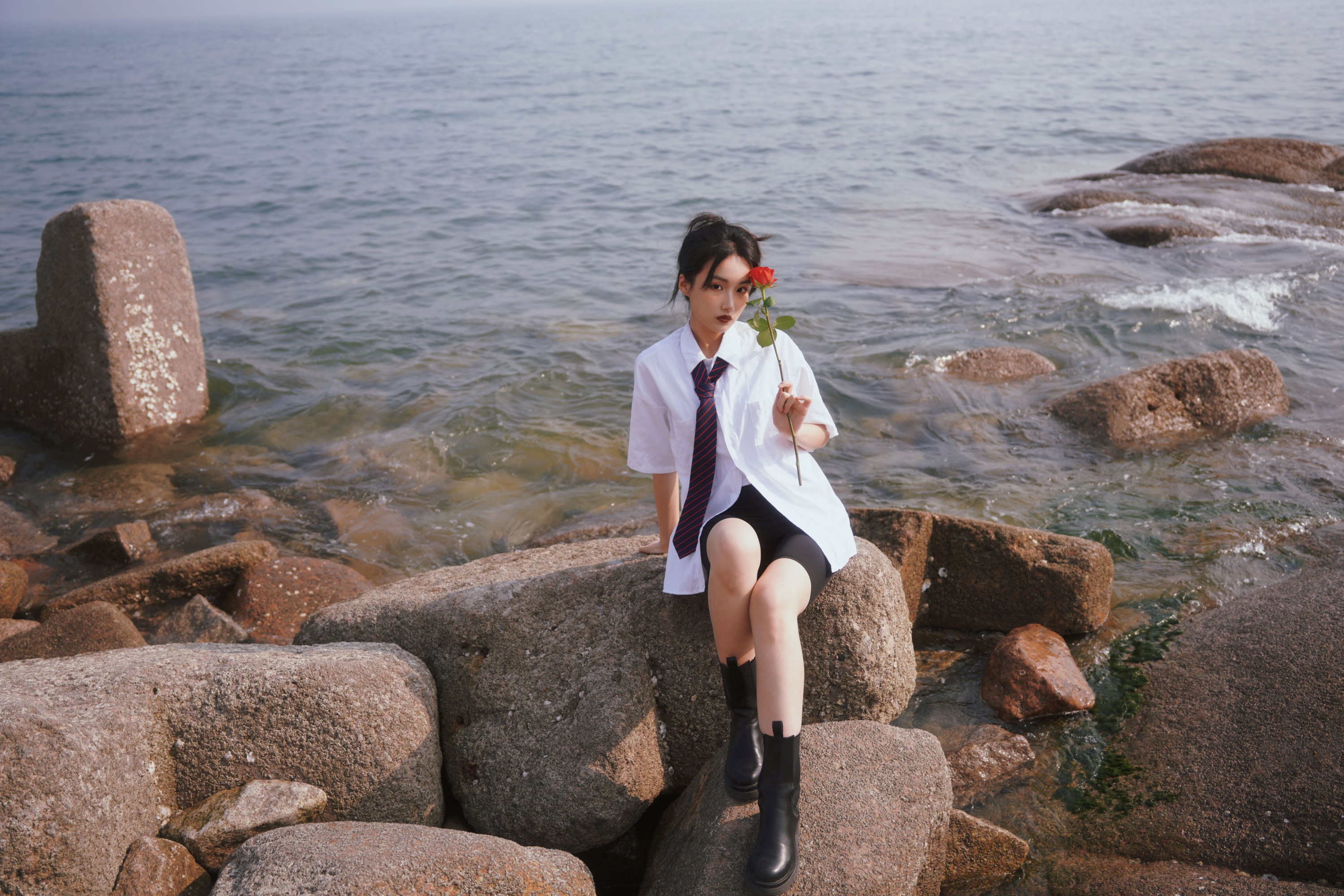 馨馨 – 《玫瑰的盛夏》[24P]