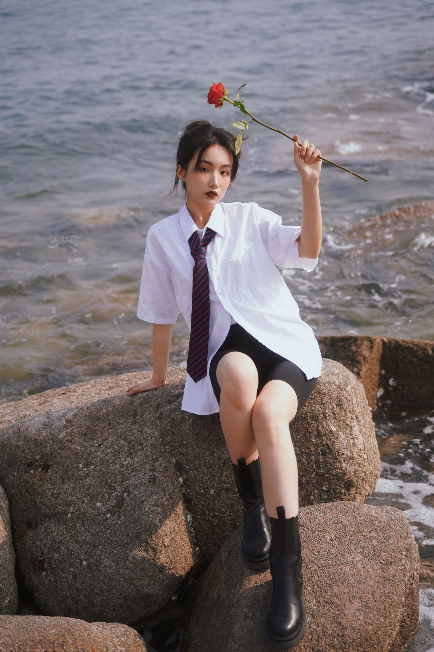 馨馨 – 《玫瑰的盛夏》[24P]