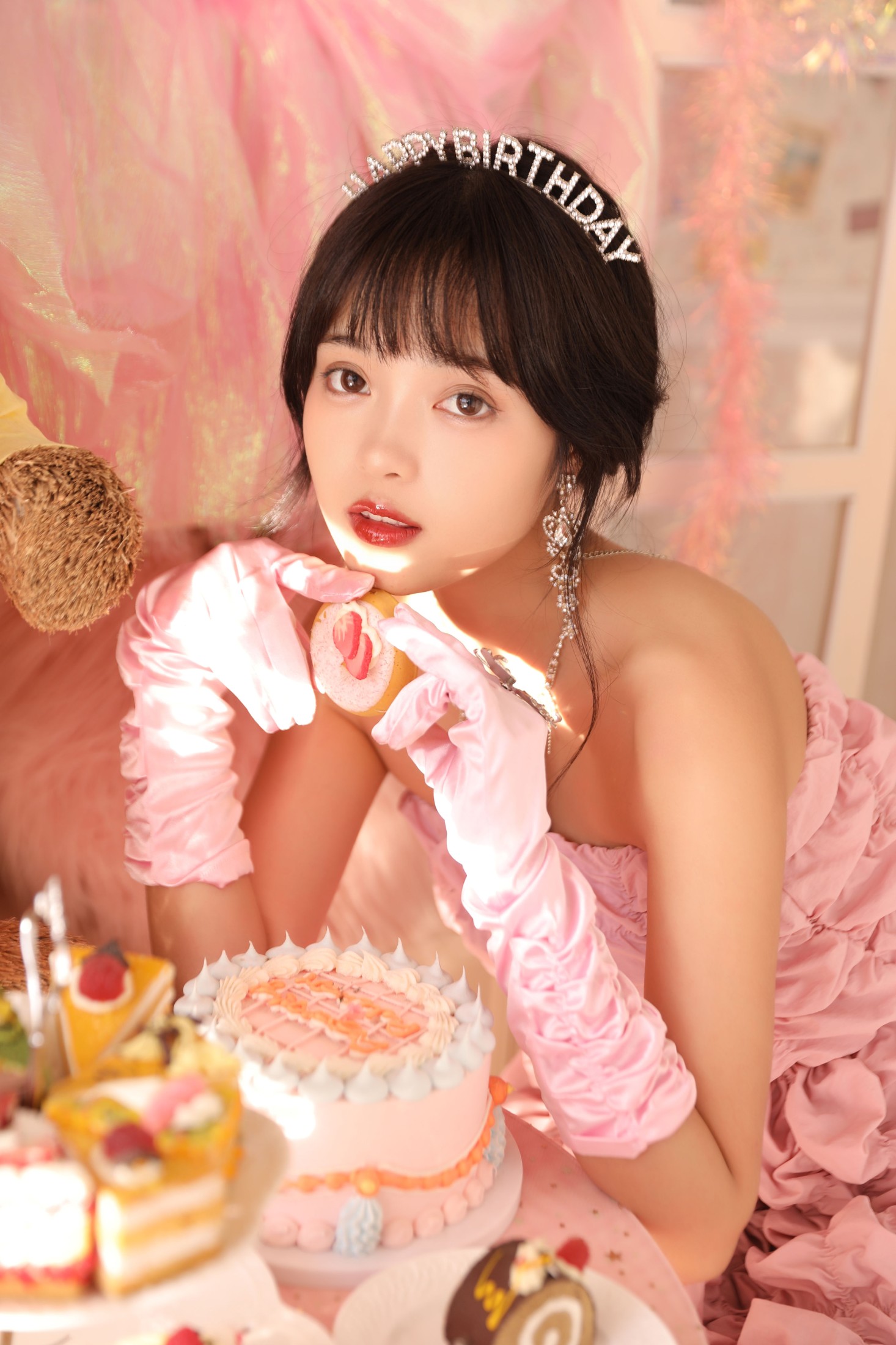 小薇人儿 – 《快乐万岁》[27P]