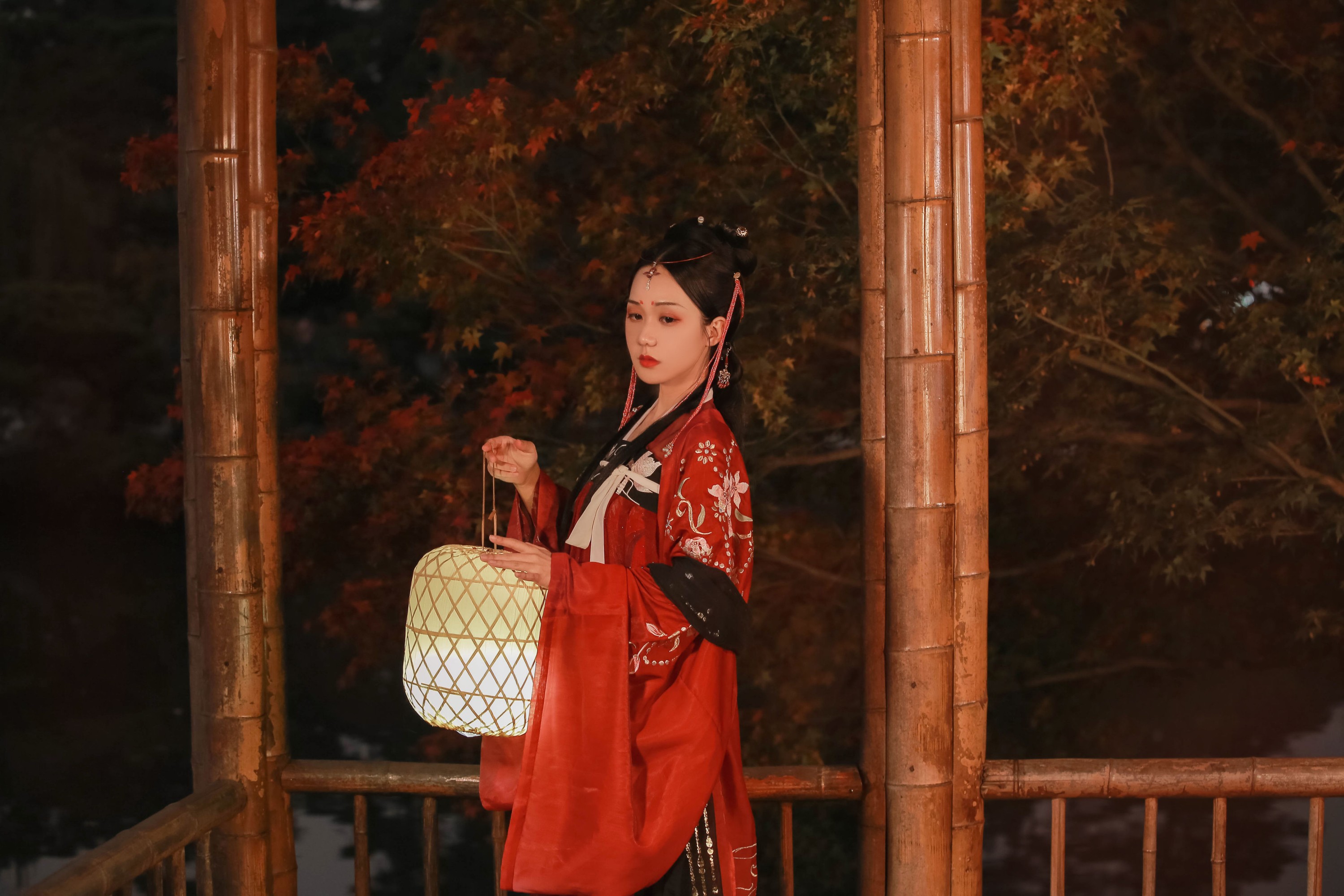甲涟鱼鱼 – 《红罗意》[22P]