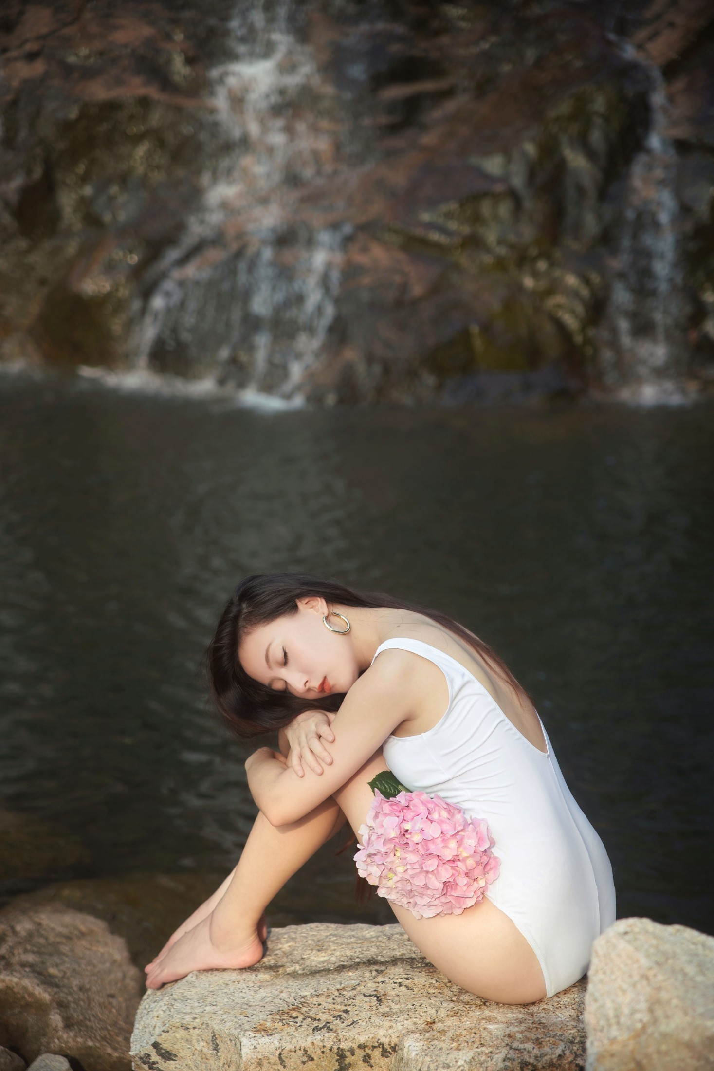 孙土土 – 《水中的绣球花》[38P]