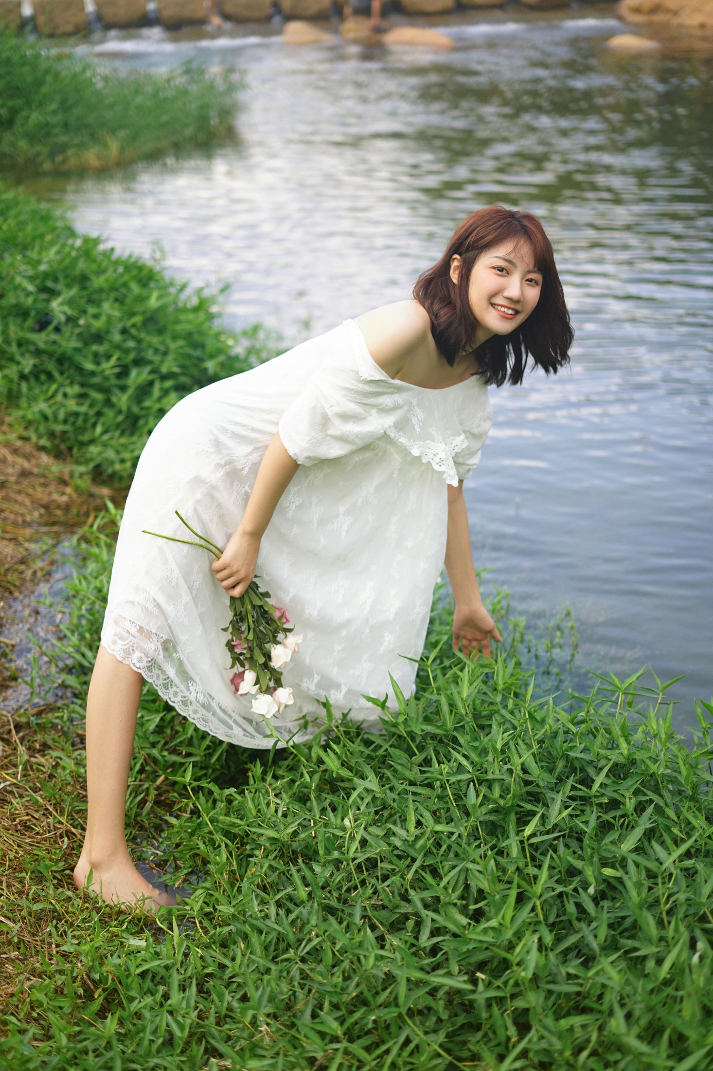 杨心颖 – 《河边戏水》[22P]