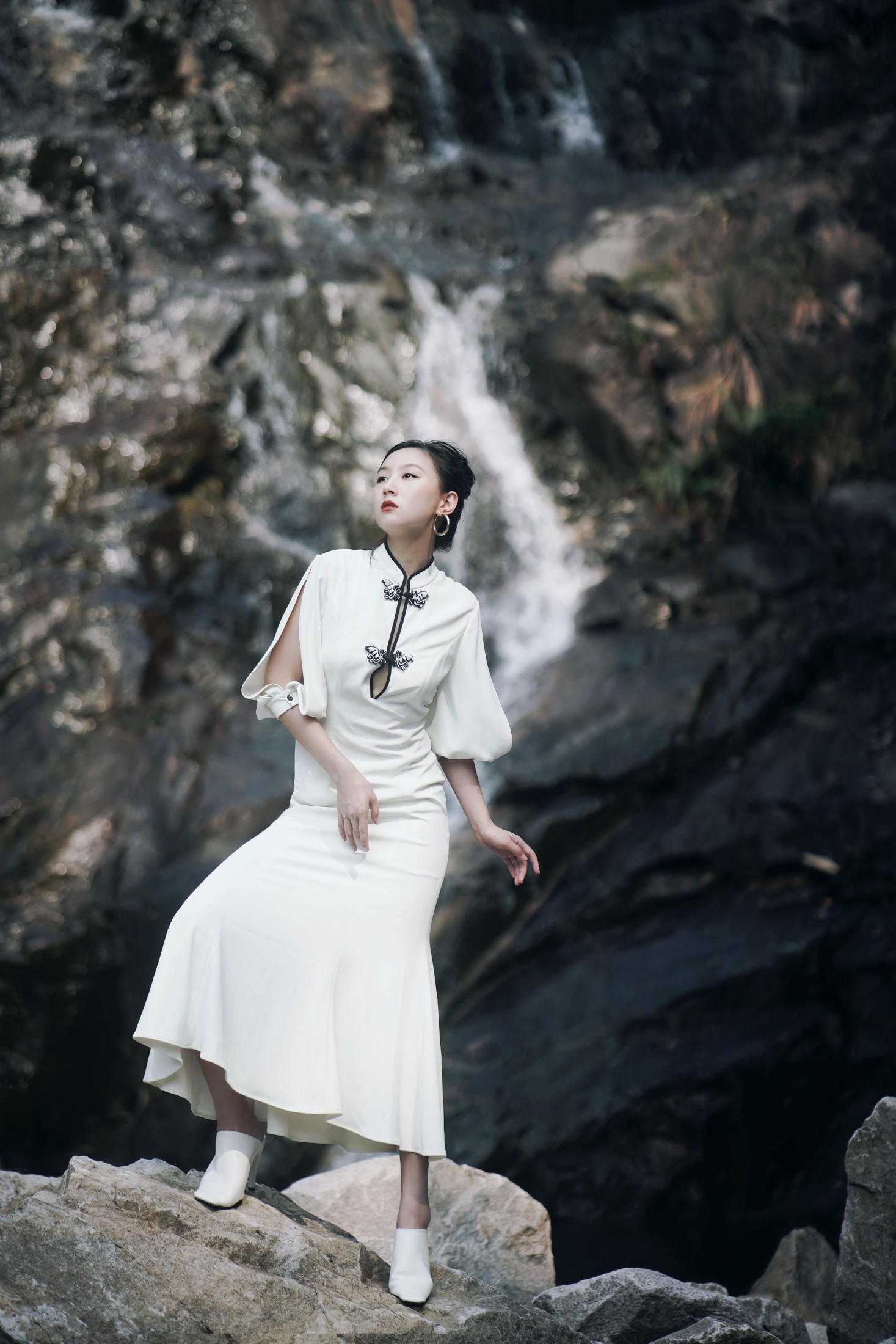 孙土土 – 《飘绢流白》[22P]