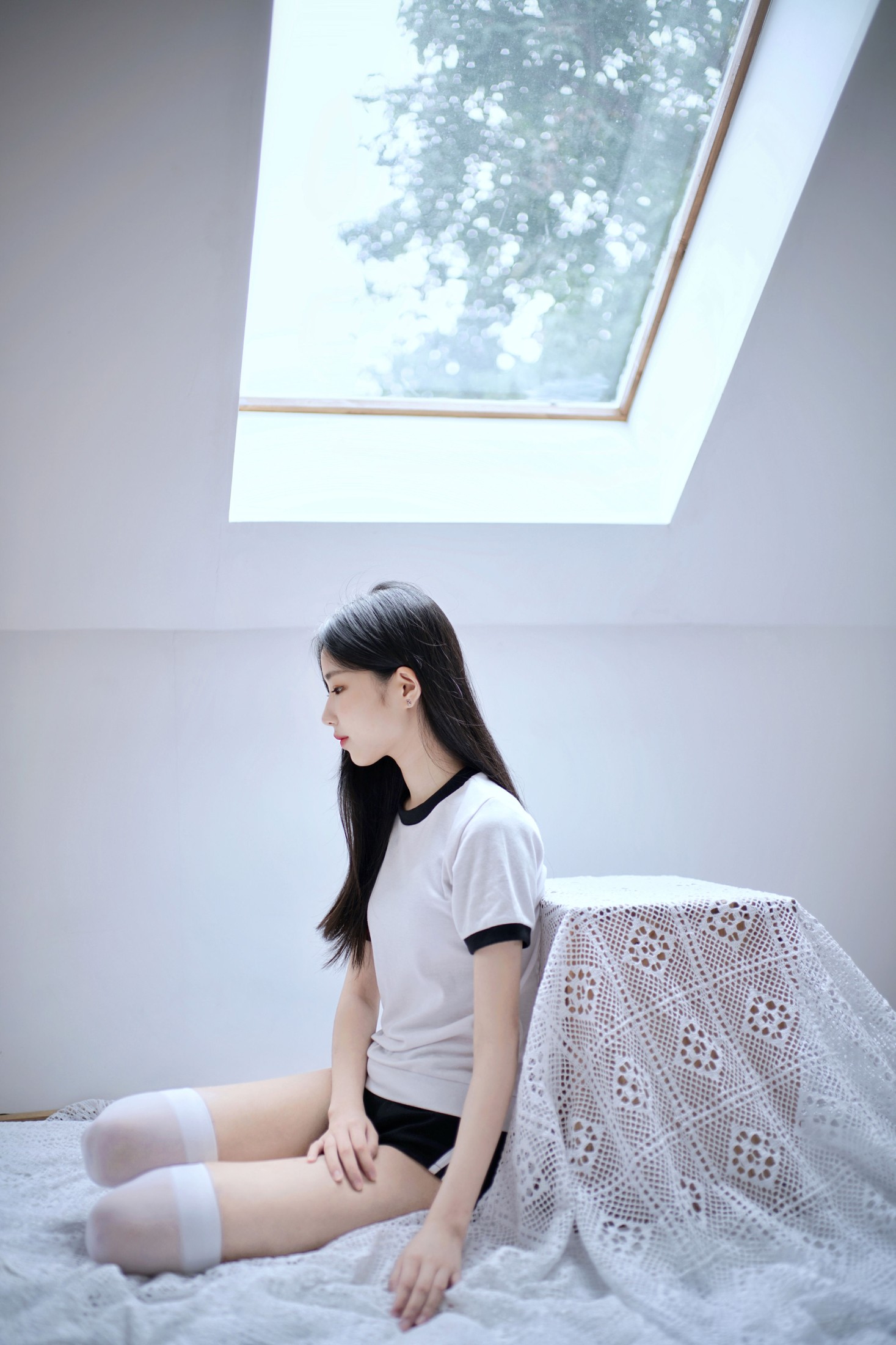 小静 – 《阁楼里的素白》[26P]