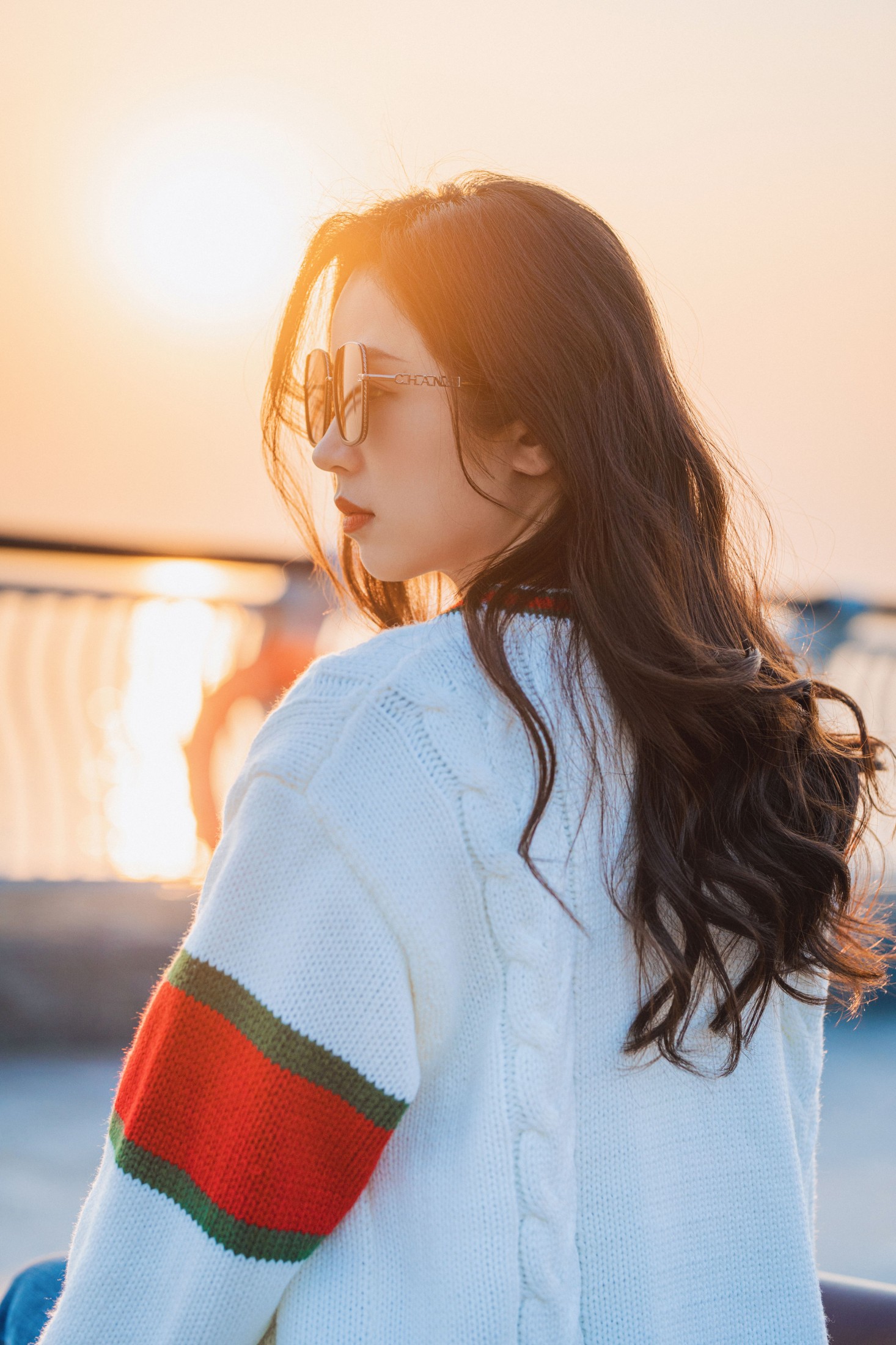 溪溪 – 《夕阳下的城市滨海湾》[30P]