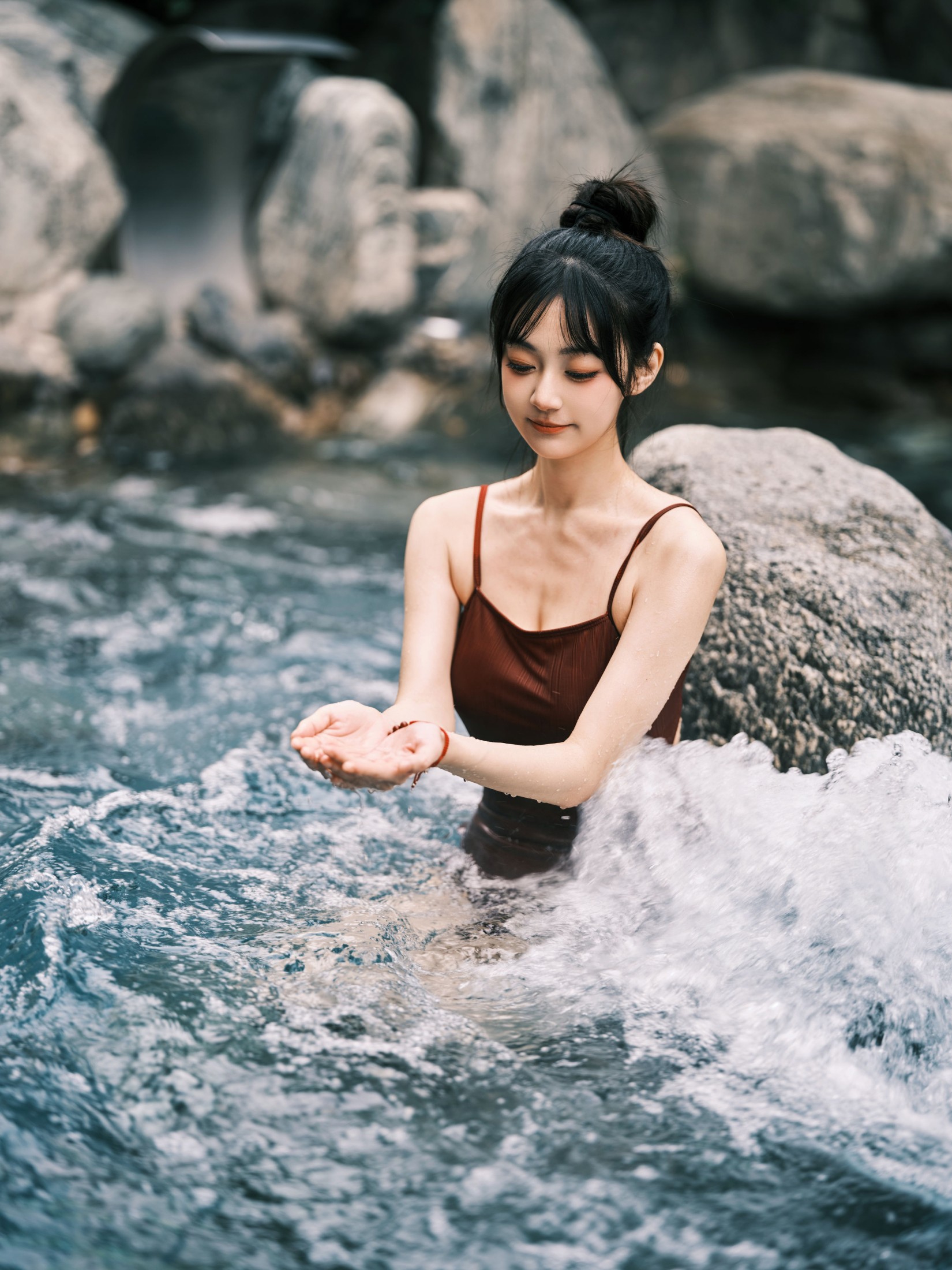 飞鸟咕咕- – 《温泉红》[44P]