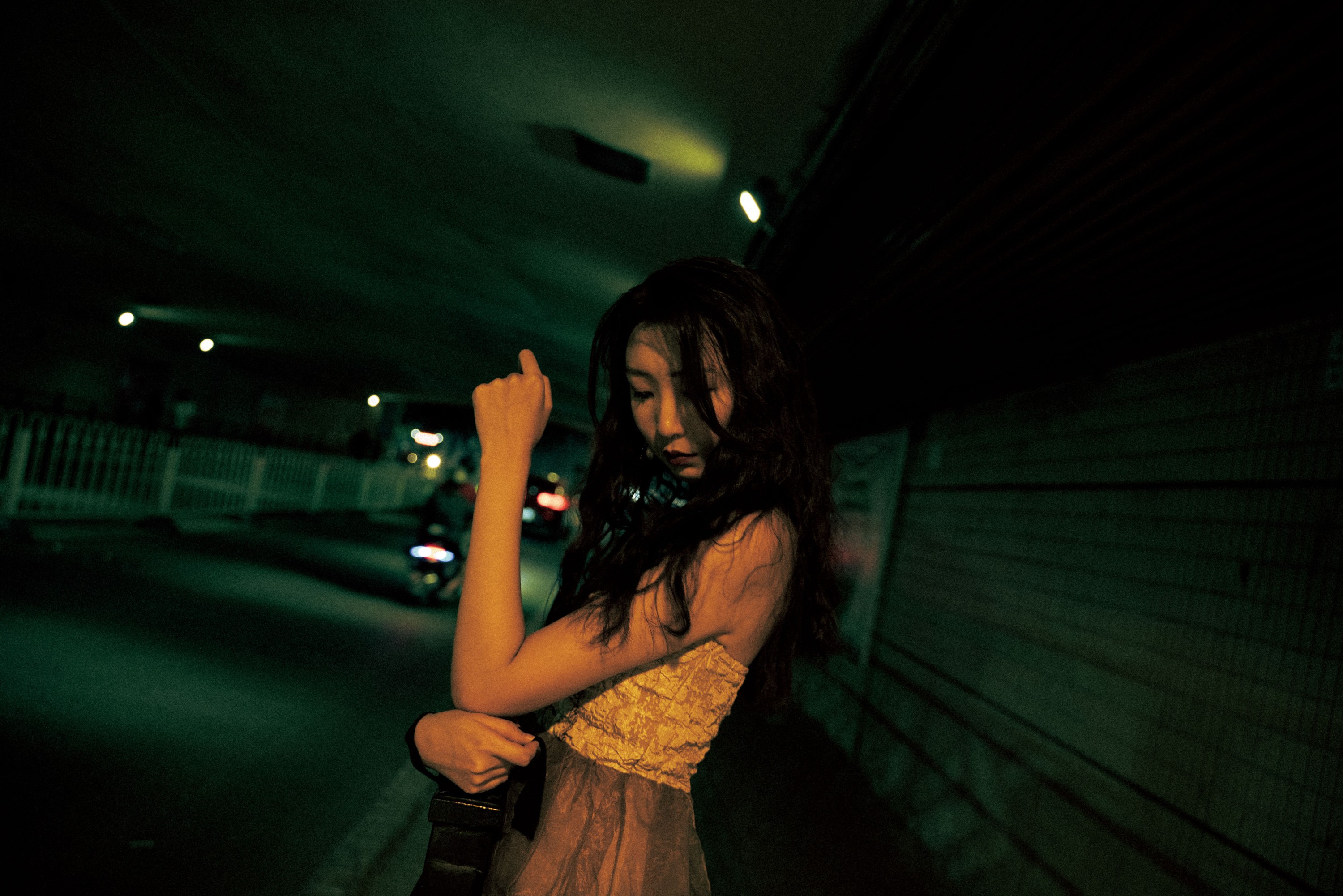 娅呀子 – 《港风复古少女写真》[26P]