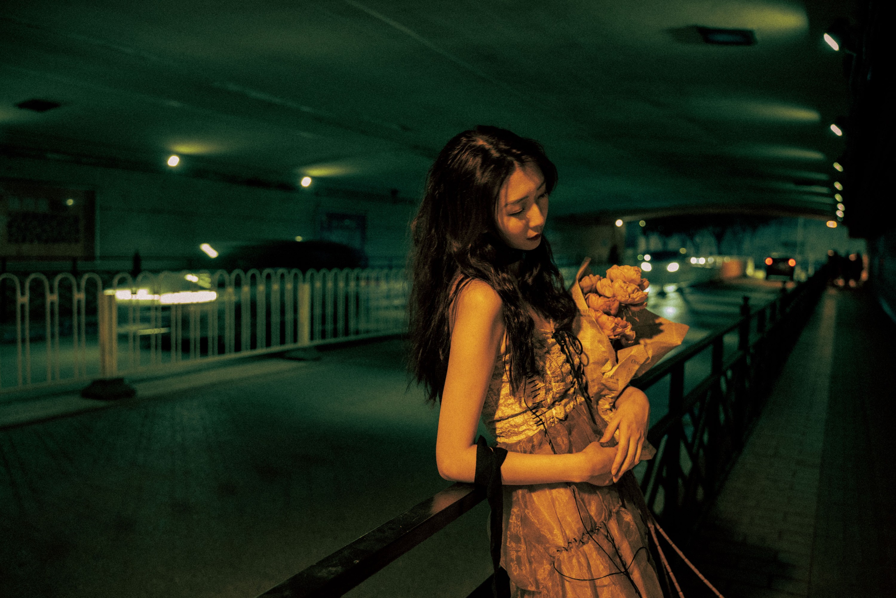 娅呀子 – 《港风复古少女写真》[26P]