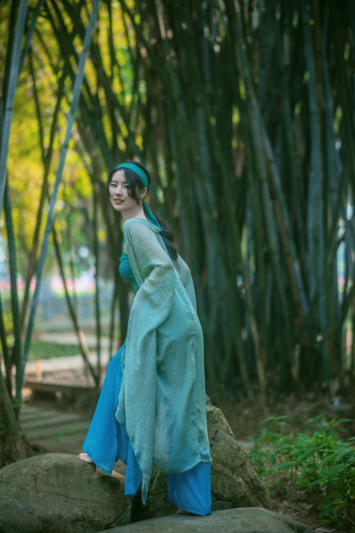 菲菲 – 《青蛇，远离尘世，自由自在》[21P]