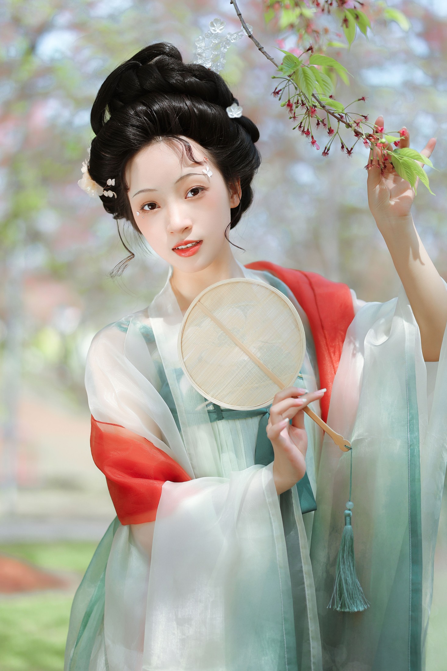 君尹兰 – 《春日宴》[25P]