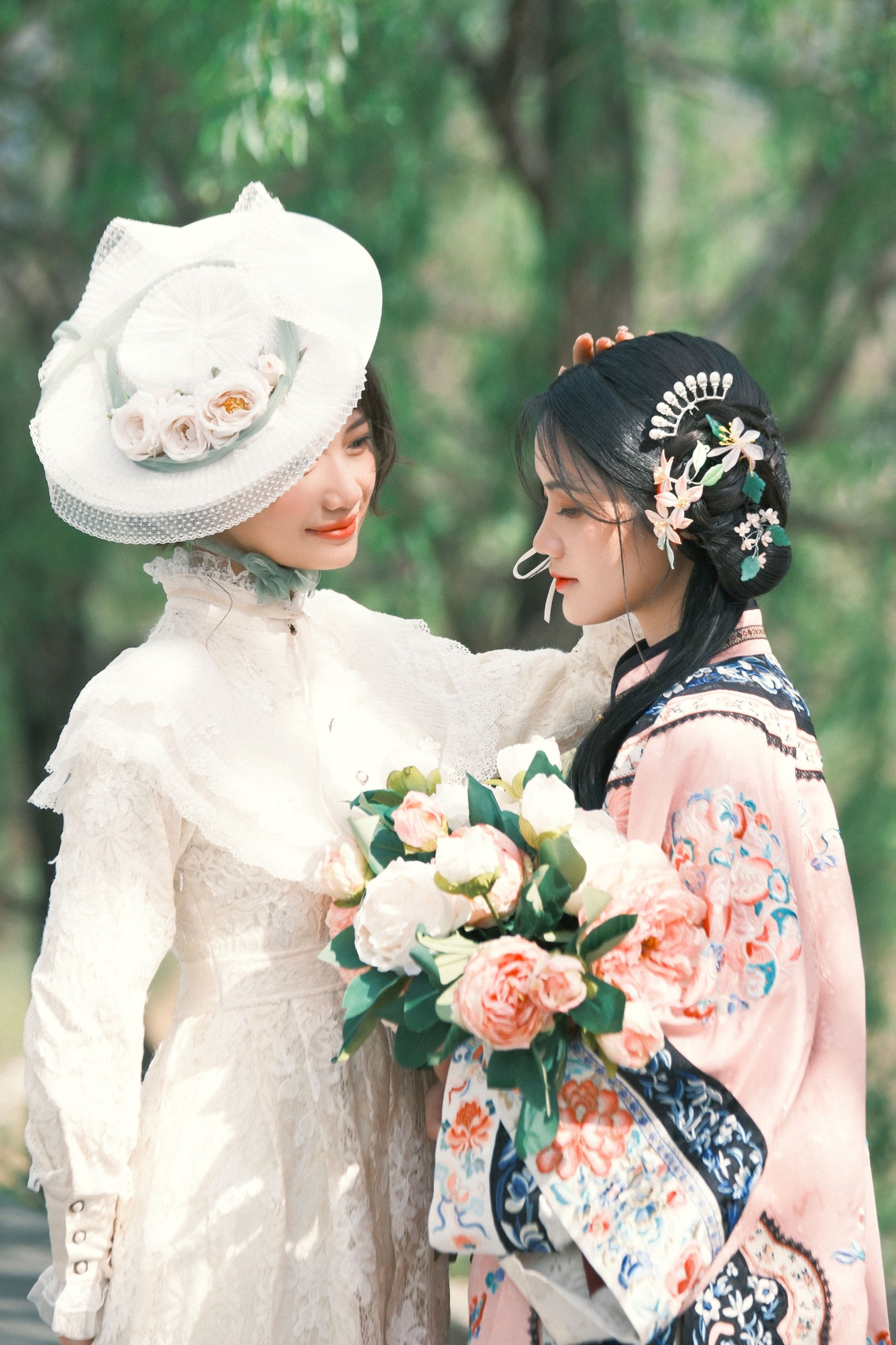 橘小桃 么一奥缪 – 《两个女孩的故事》[21P]