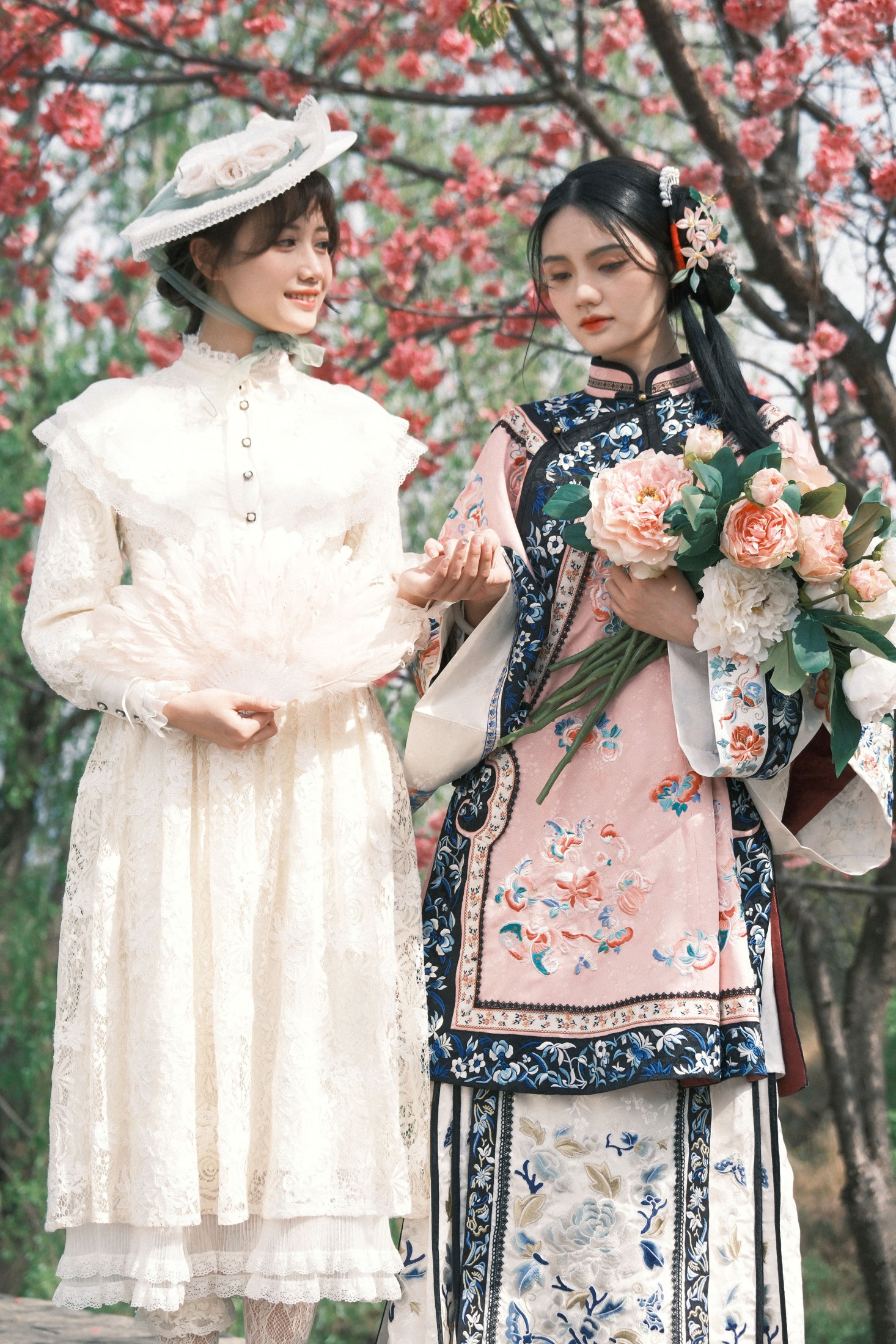 橘小桃 么一奥缪 – 《两个女孩的故事》[21P]
