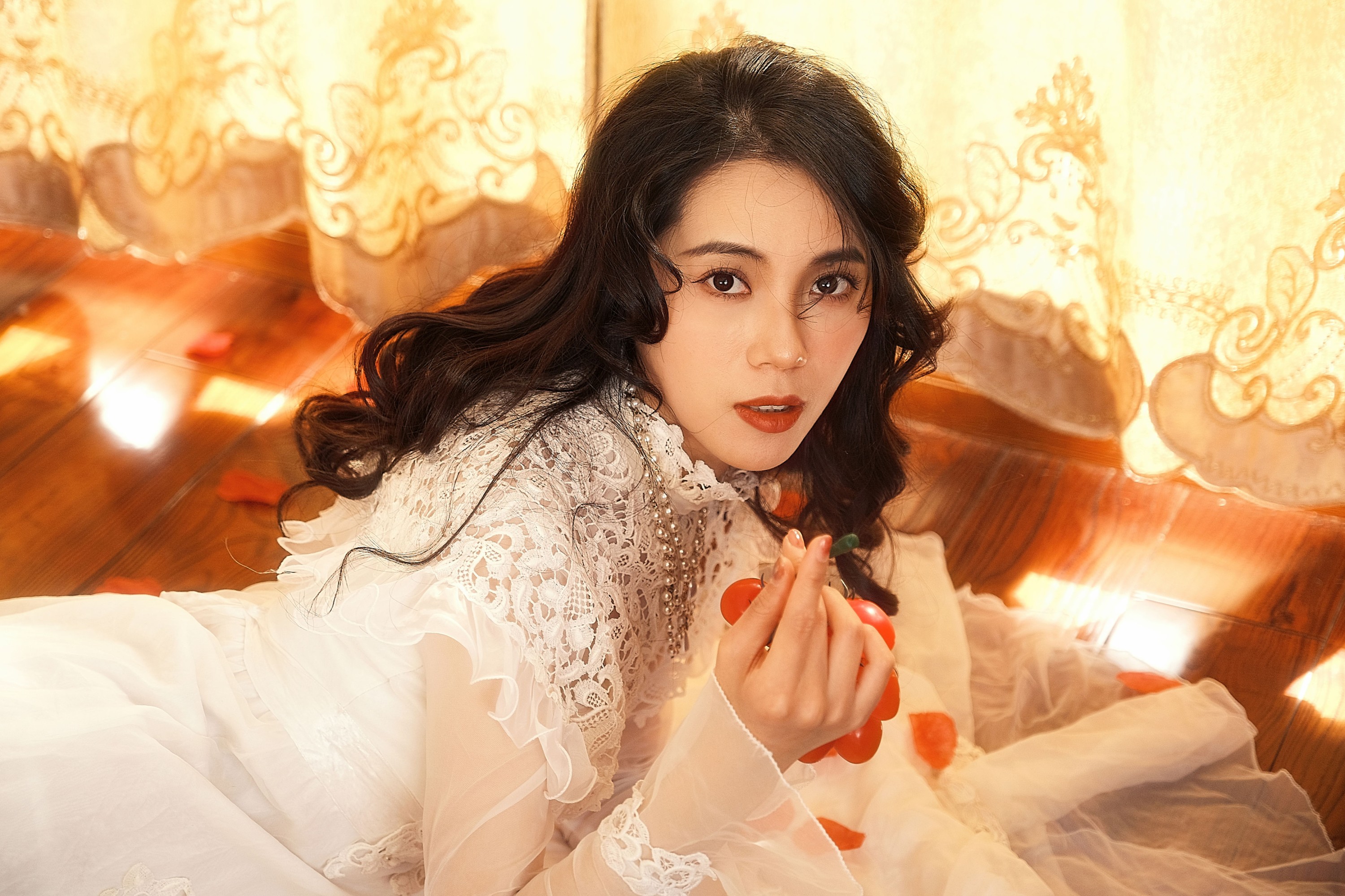 拍拍 – 《落日玫瑰》[24P]
