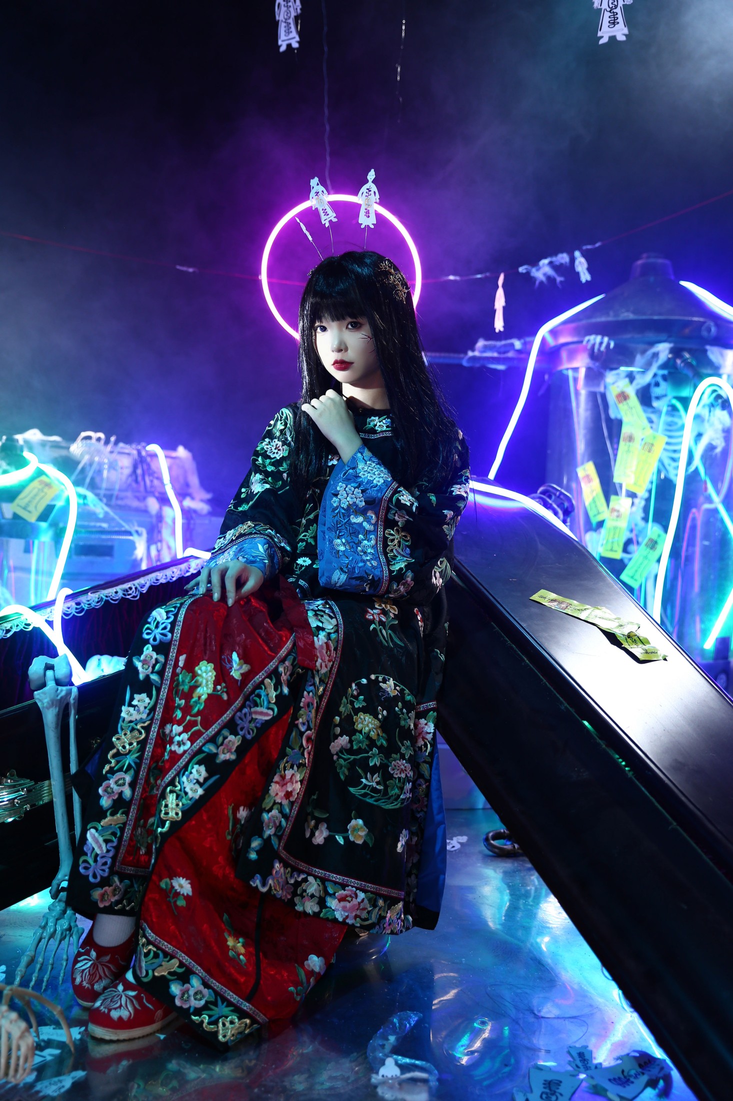 怀里猫ovo – 《赛博朋克岳绮罗》[23P]