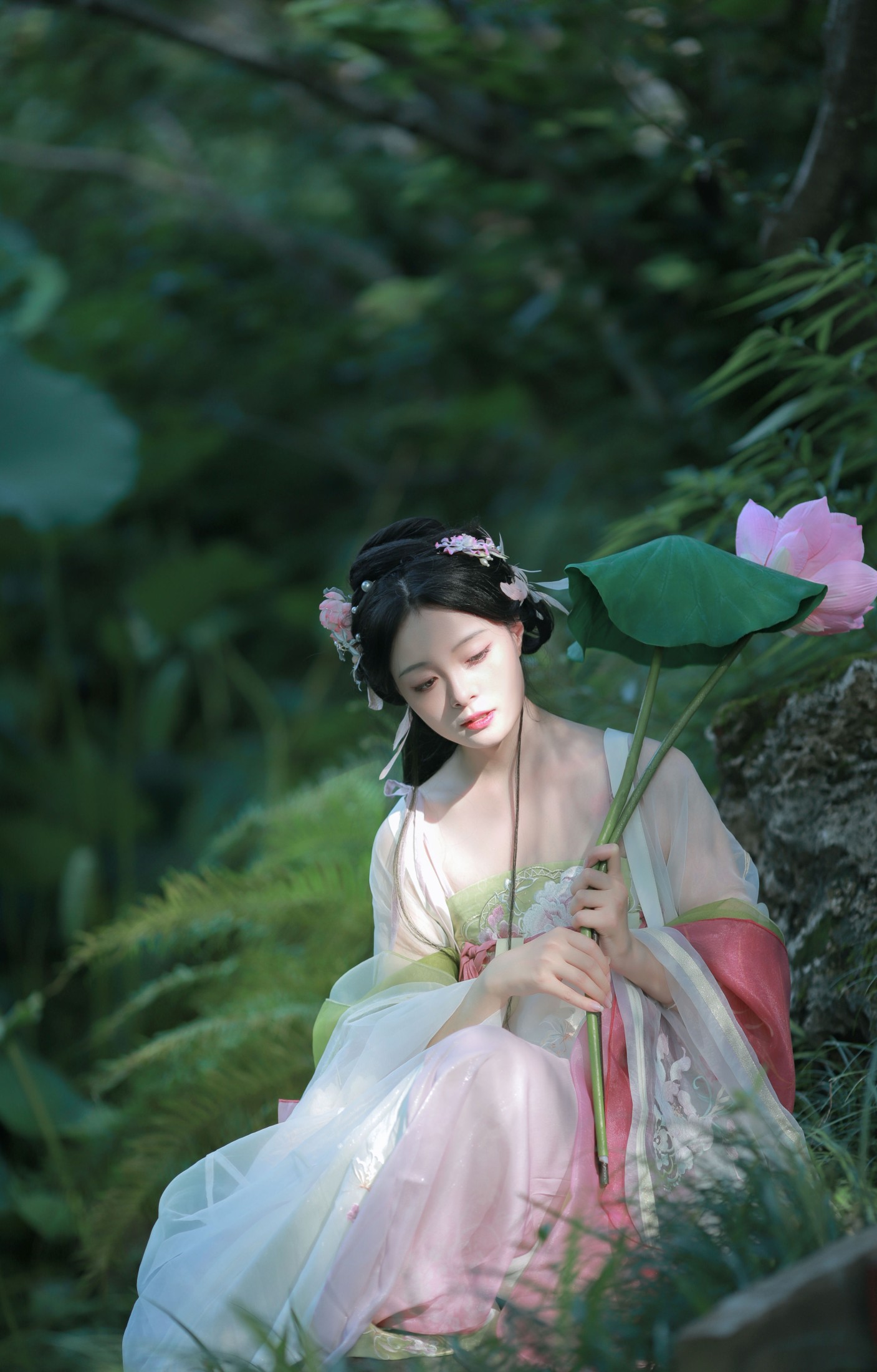 岁岁如意 – 《汉服荷花写真》[22P]