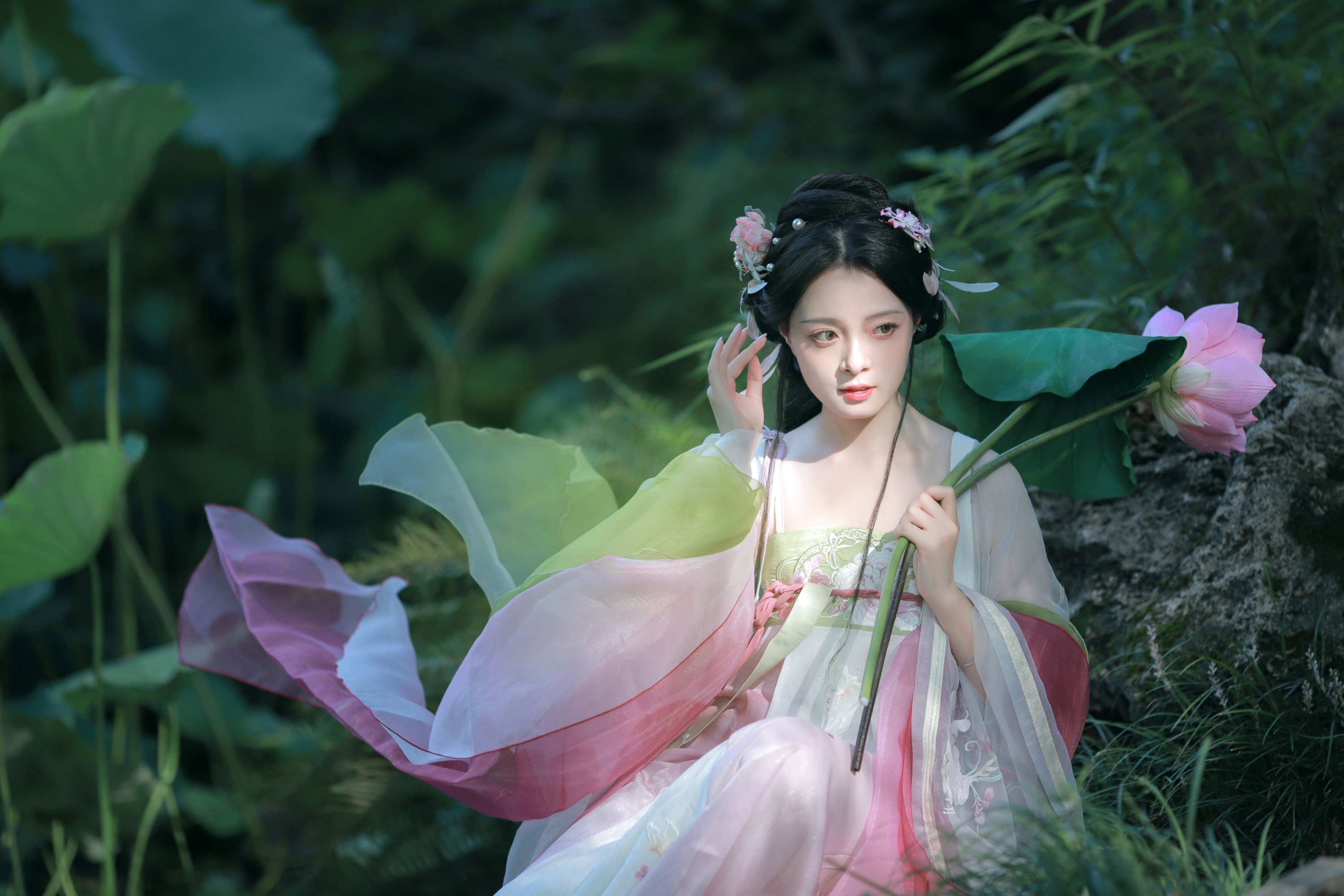 岁岁如意 – 《汉服荷花写真》[22P]