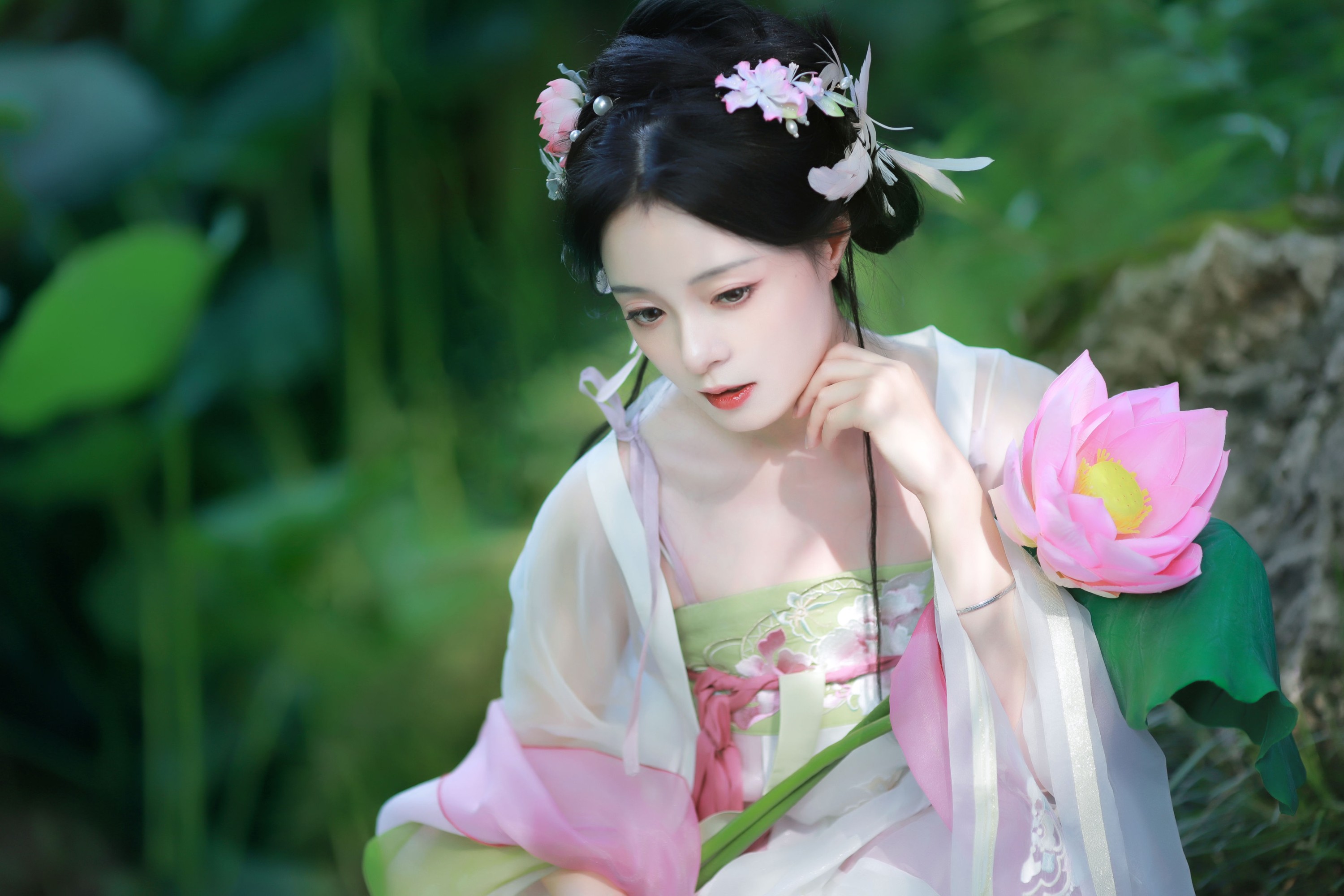 岁岁如意 – 《汉服荷花写真》[22P]